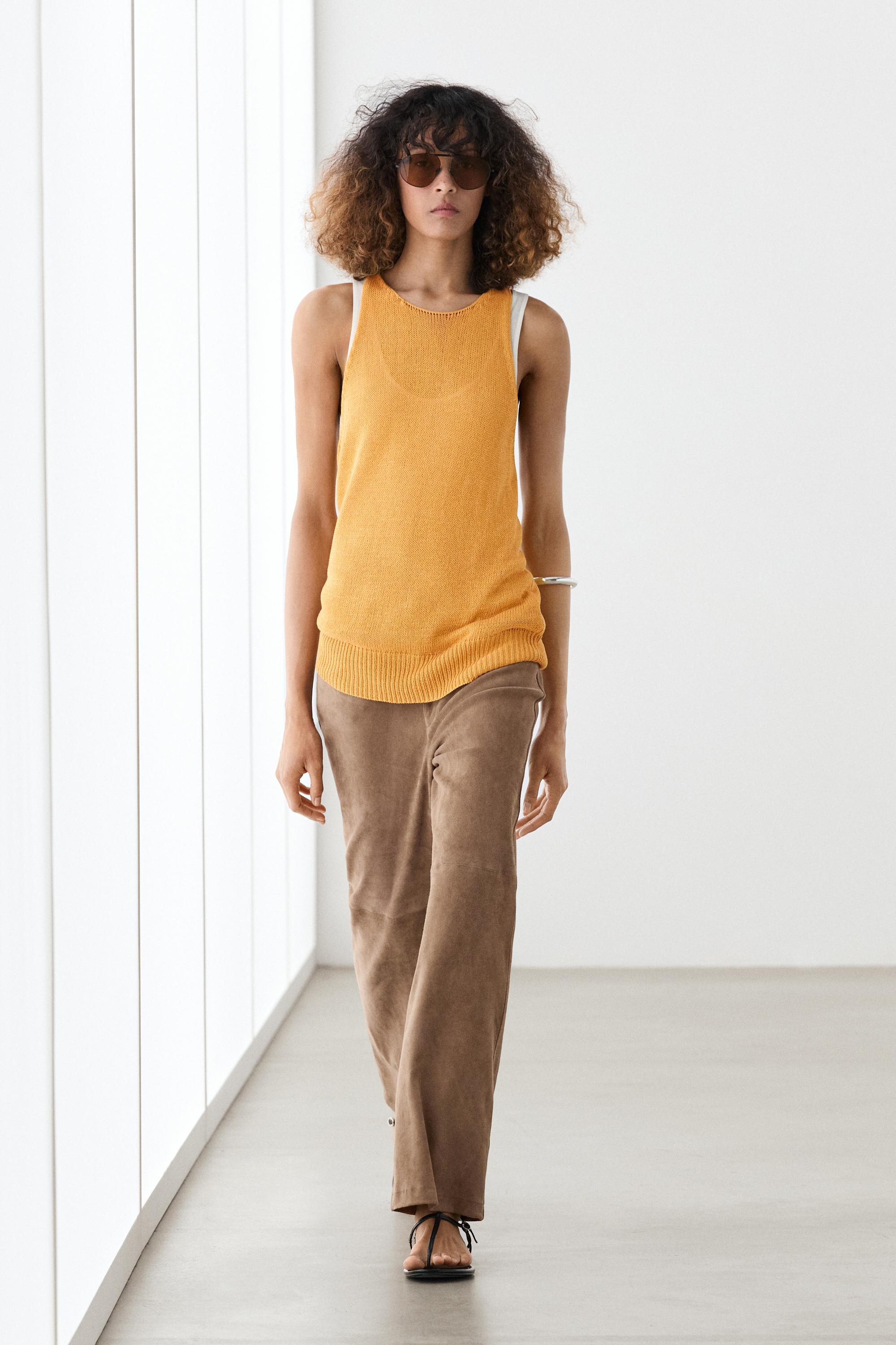 Sleeveless knit halter top