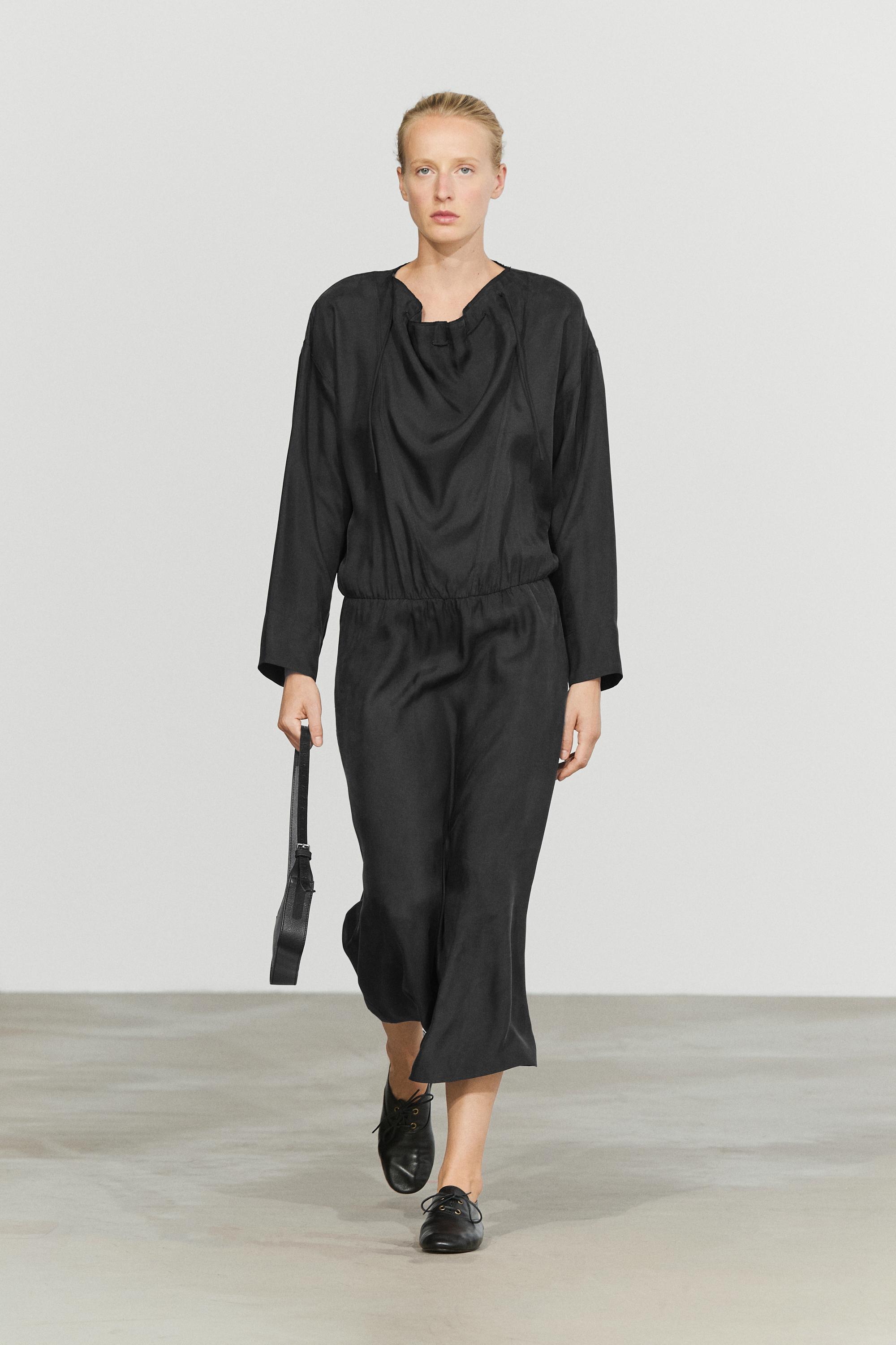 Fluid midi dress with collar detail