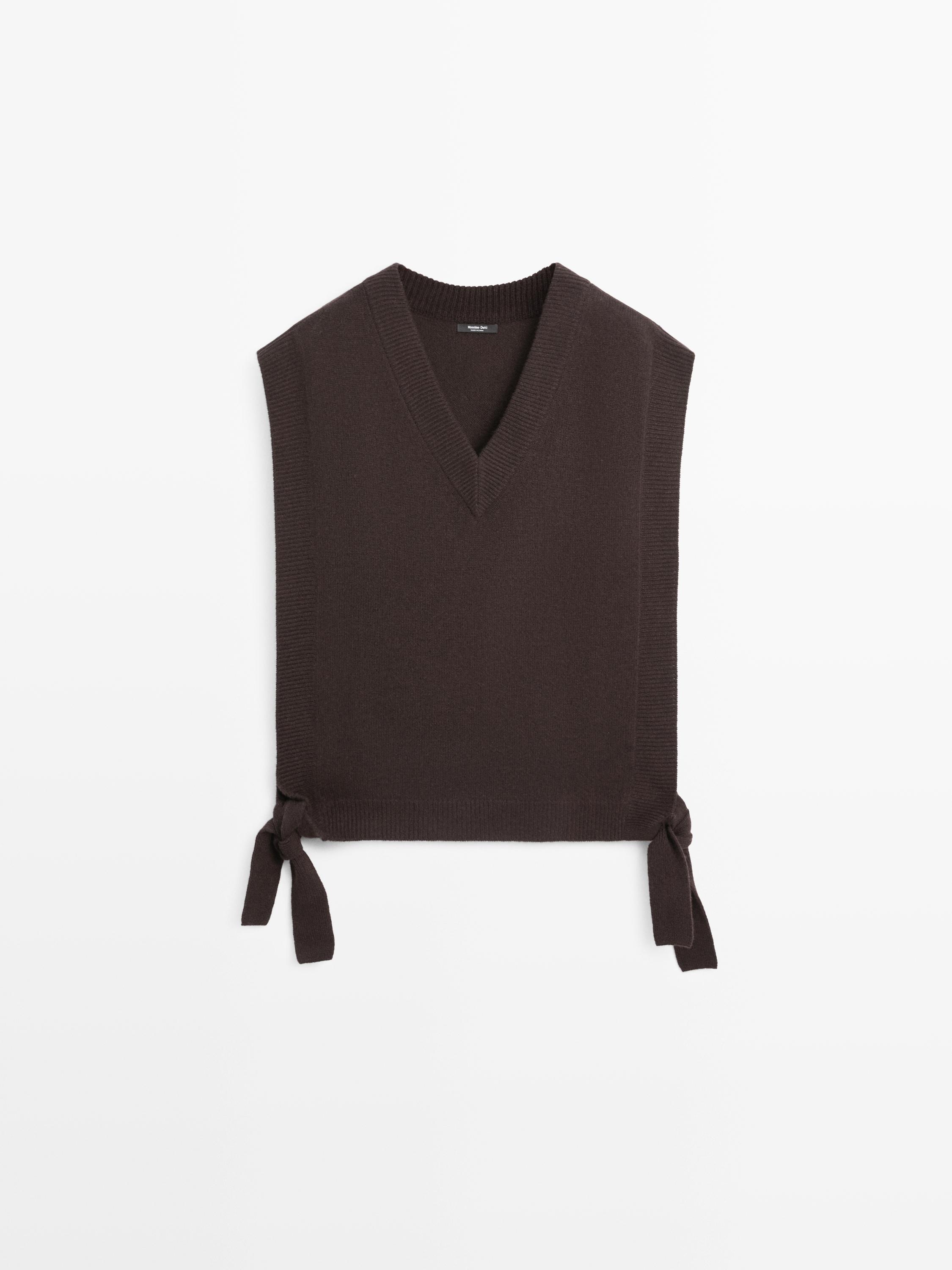带领结装饰V领服装
