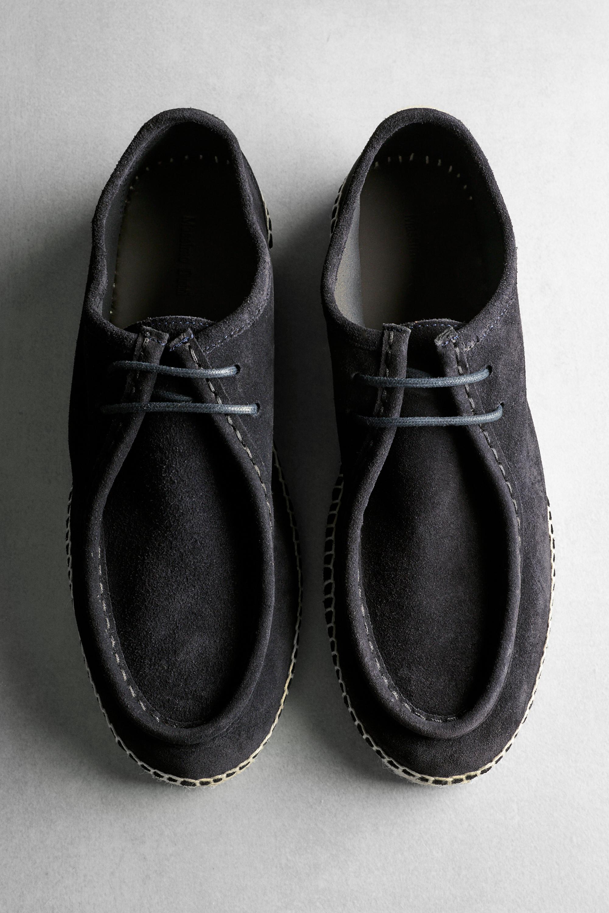 Split leather shoes with moc toe and jute sole