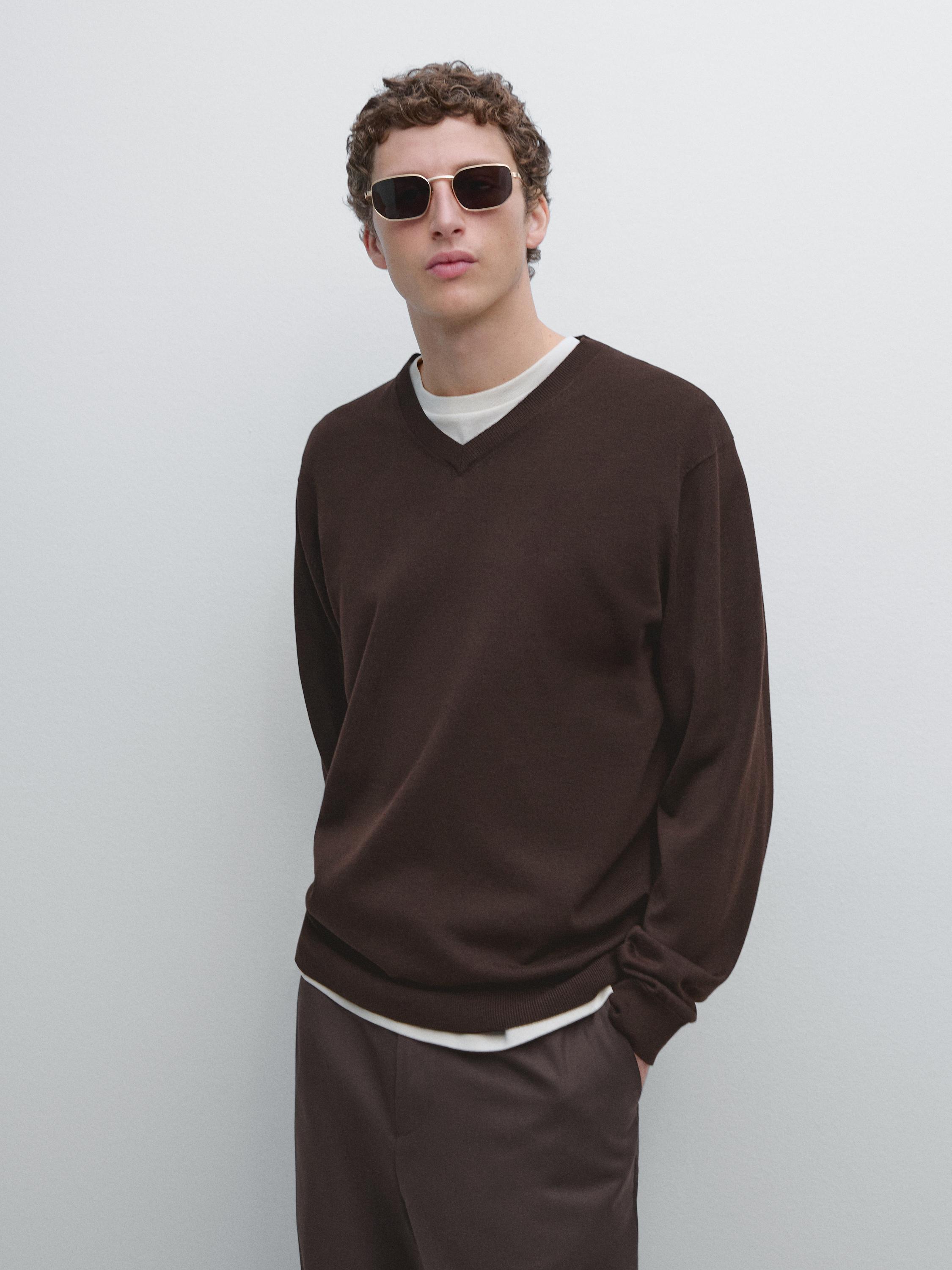 Cotton blend V-neck knit sweater