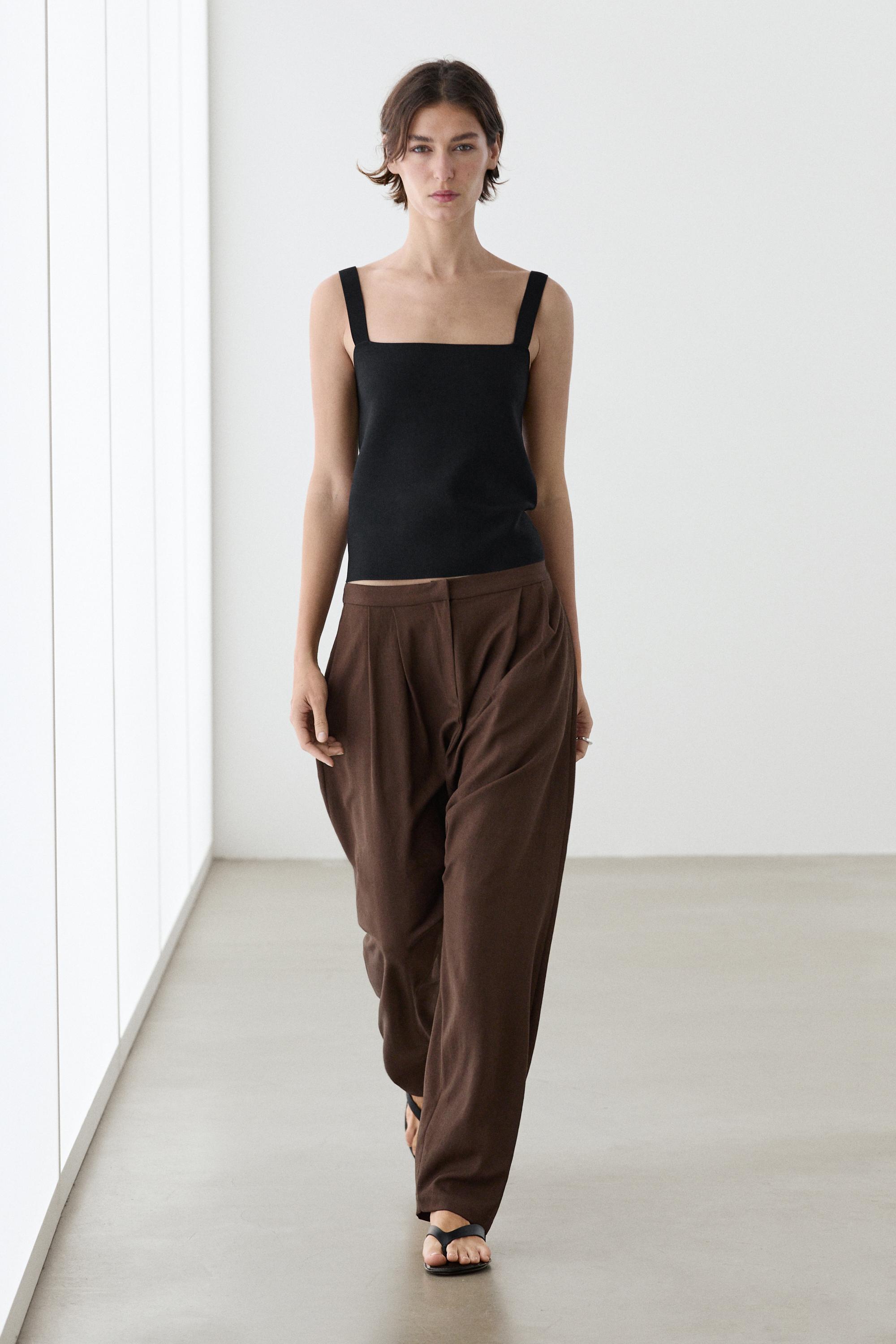 Knit top with a square neckline