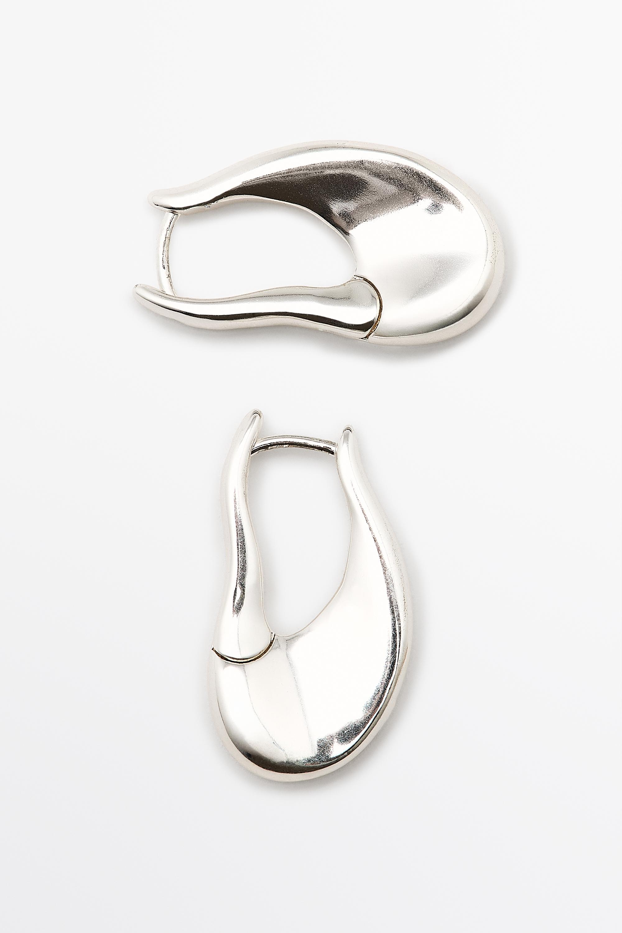 Fluid lines hoop earrings