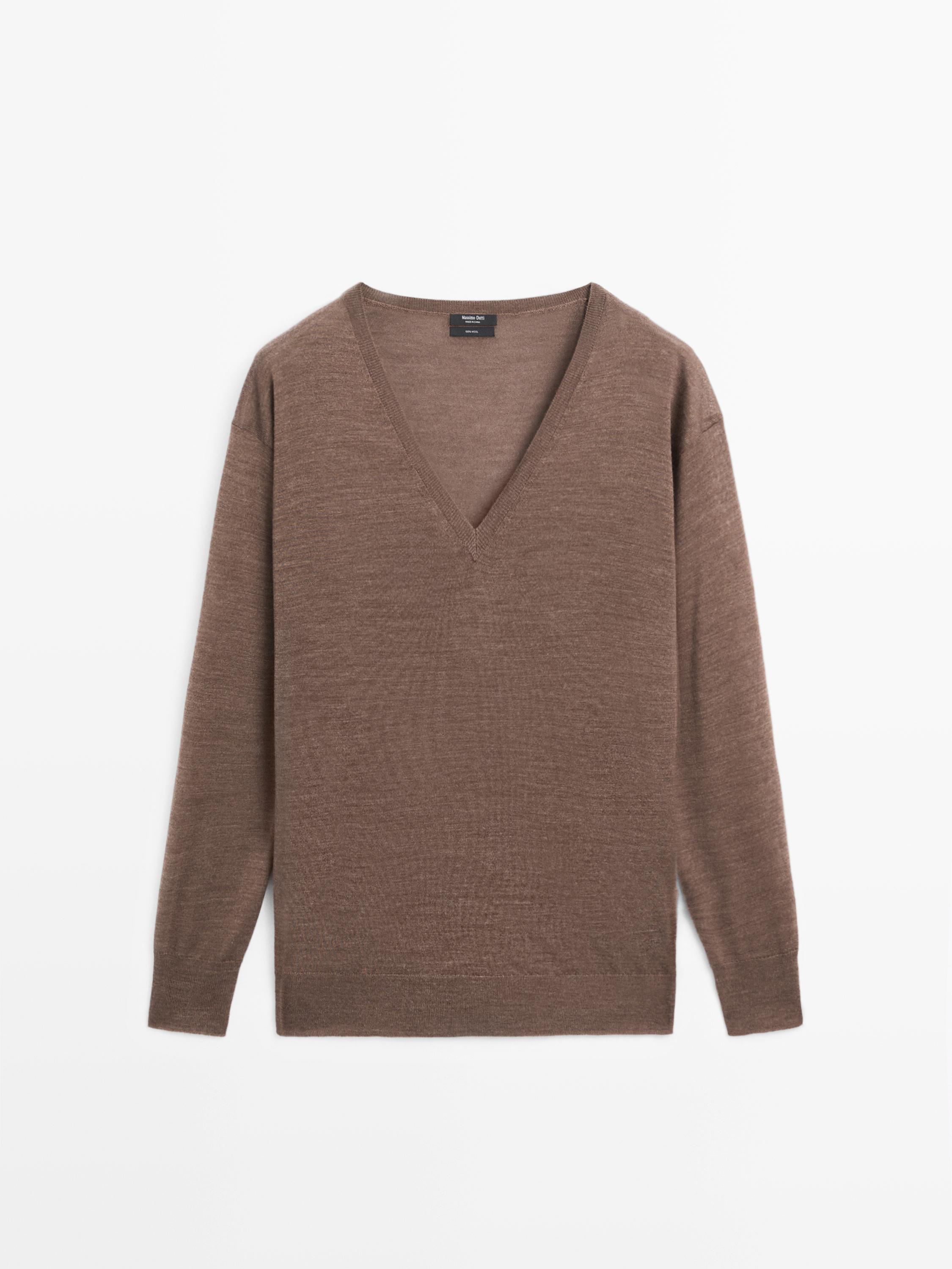100% wool V-neck knit sweater