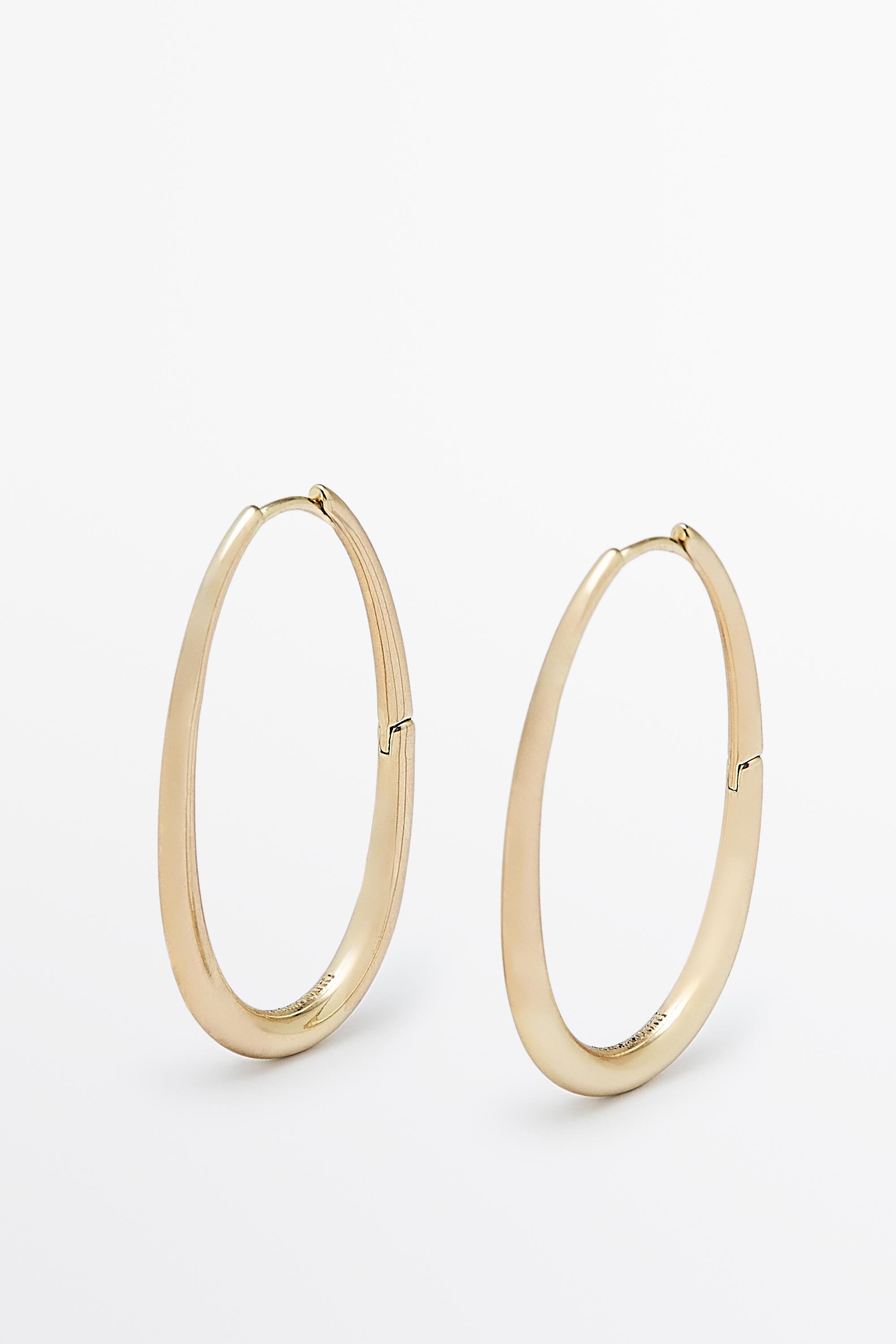 Oval hoop earrings