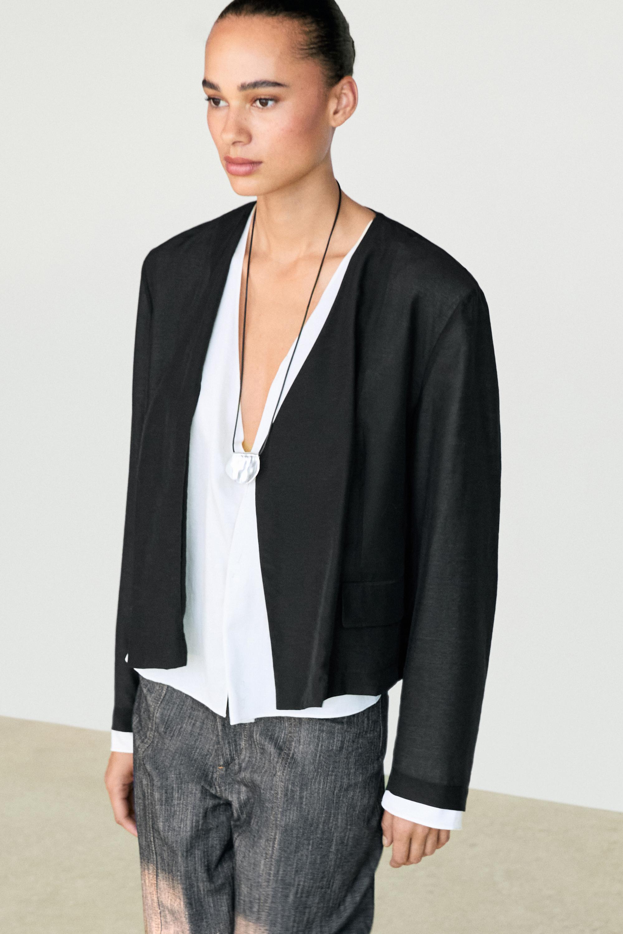Contrast double jacket for a complete look