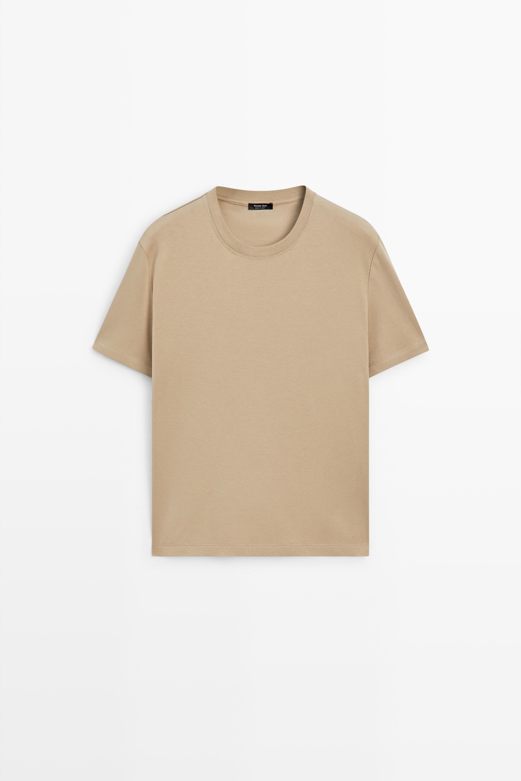 Regular fit short sleeve T-shirt.