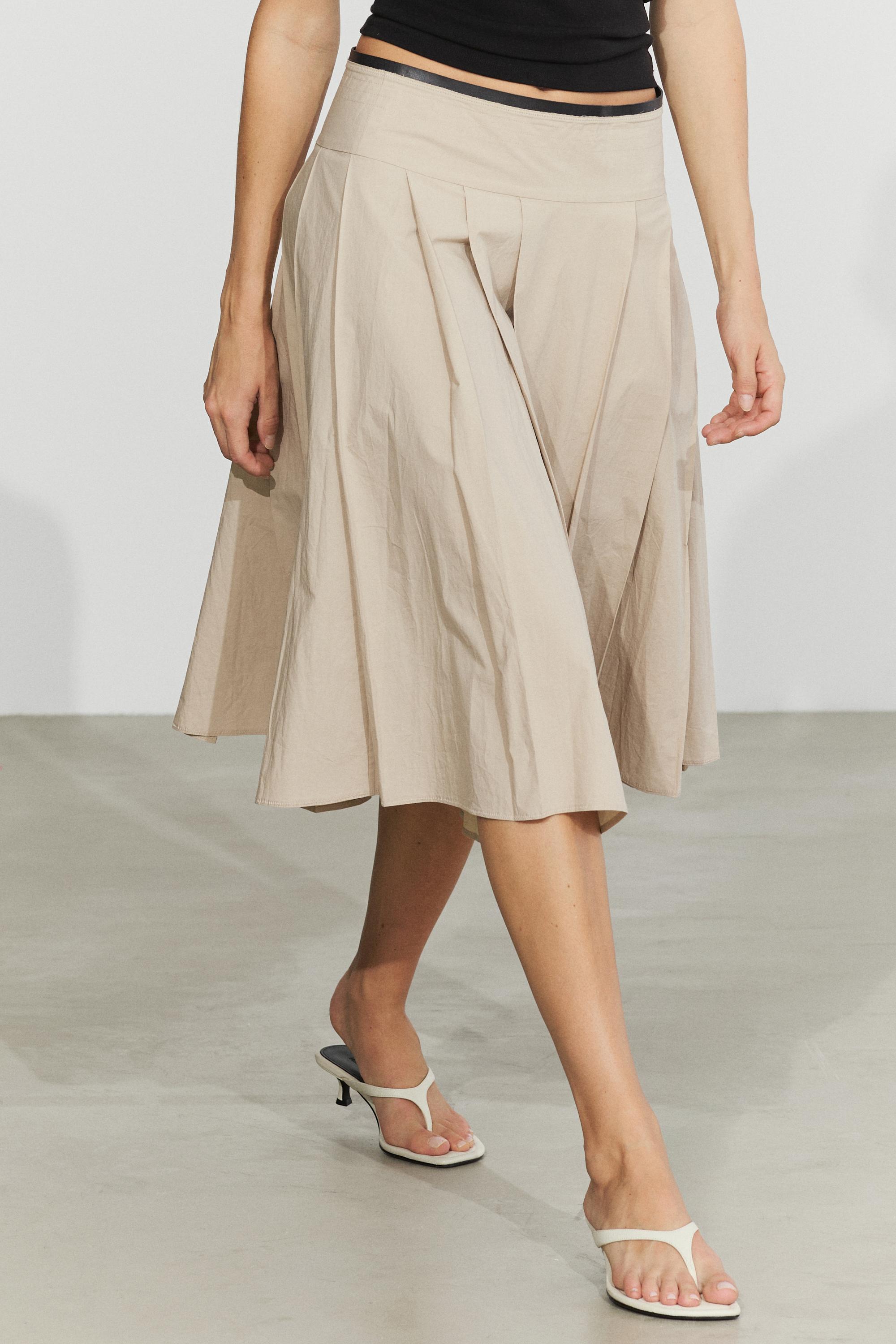 Pleated midi skirt with contrasting sash