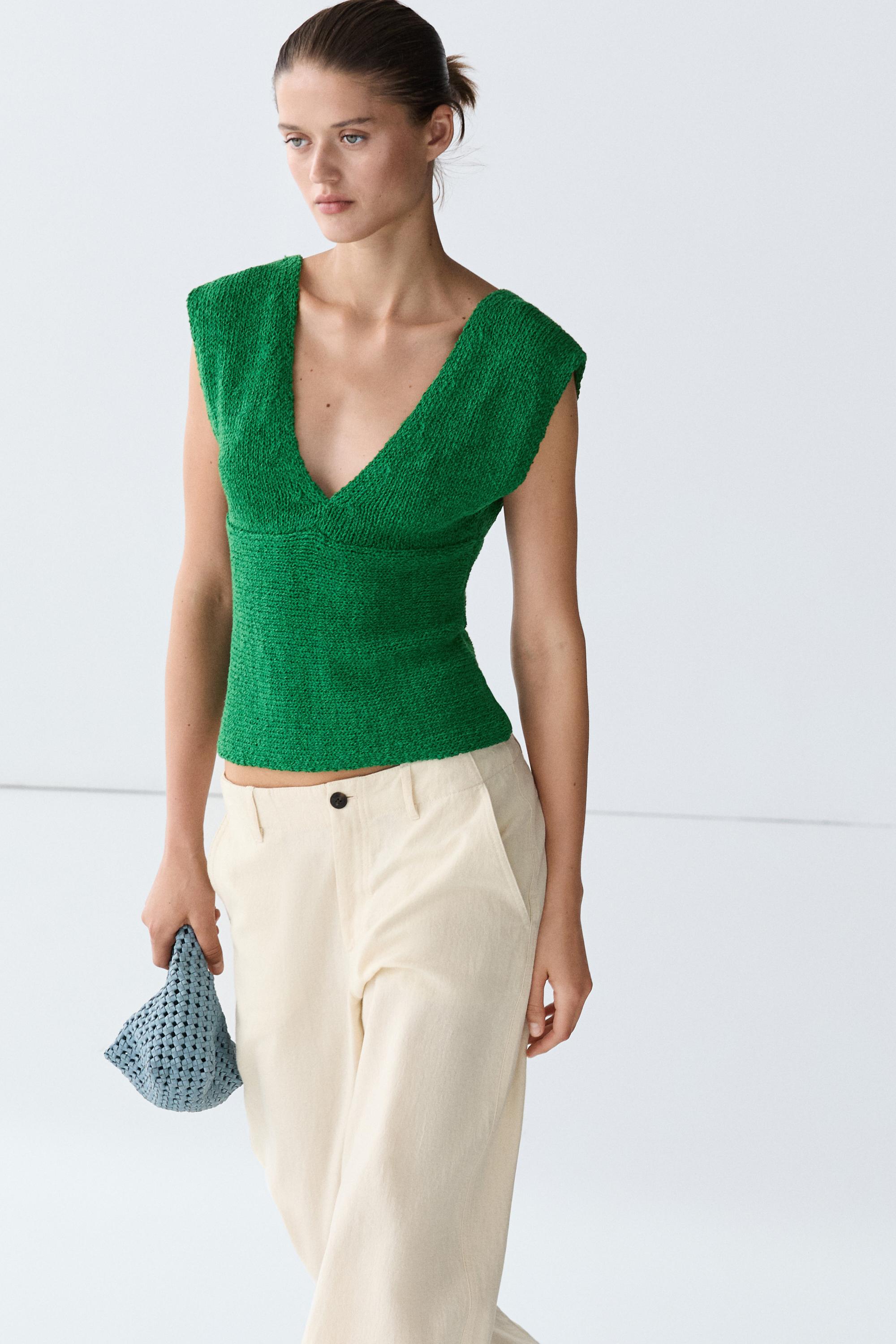 Cotton blend V-neck knit top