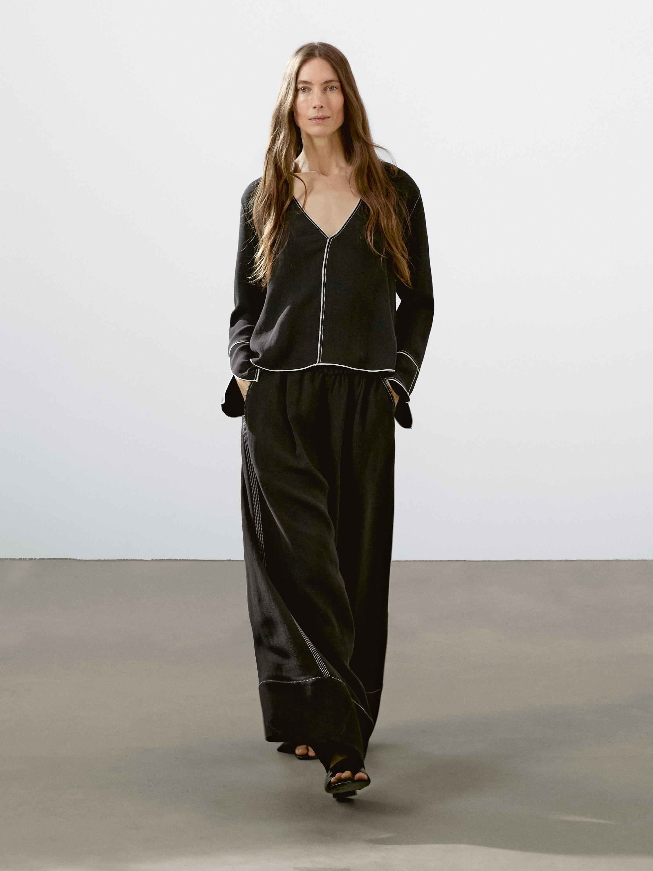 Flowing shirt with contrast topstitching