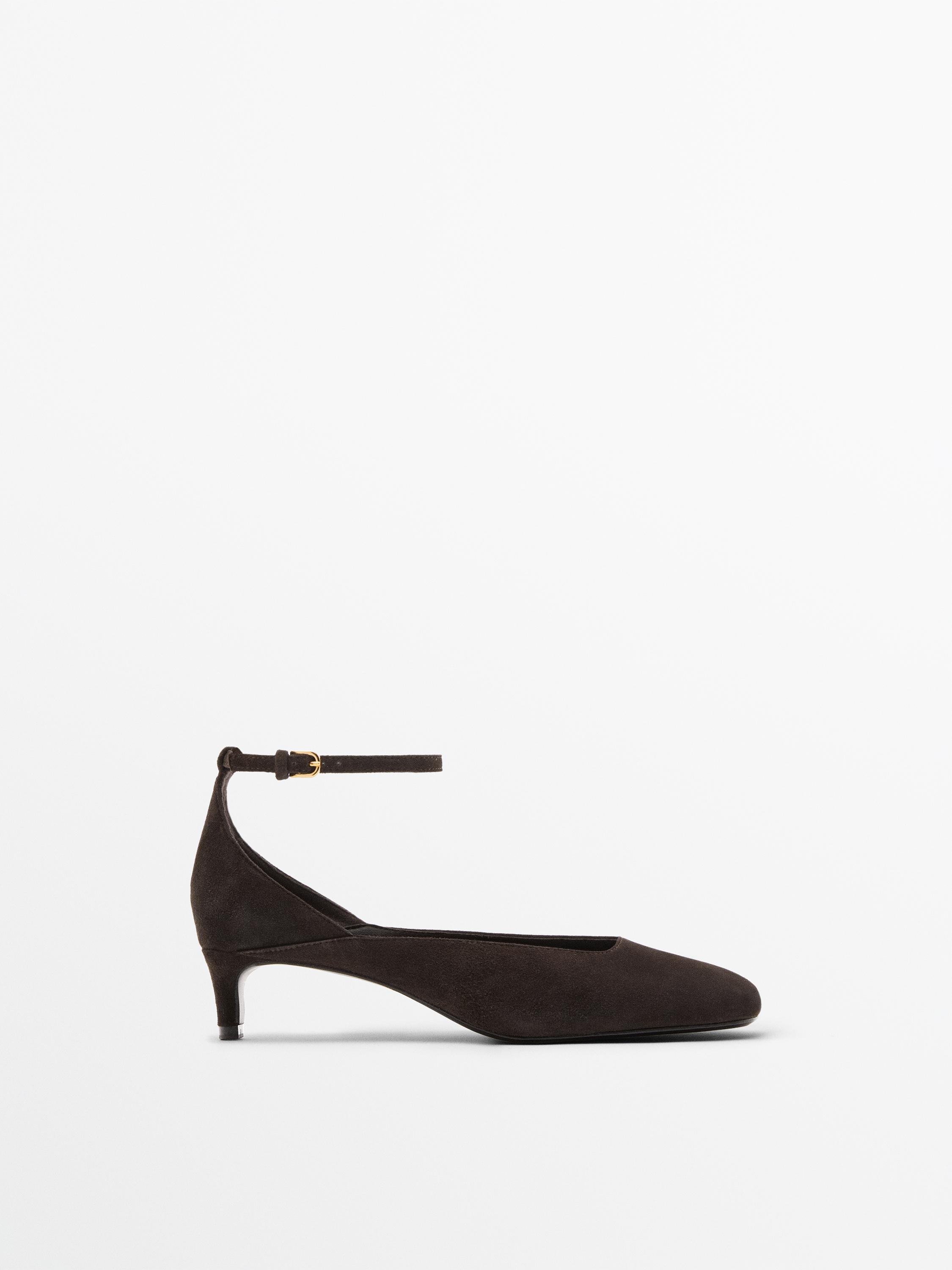 Heeled shoes with square vamp