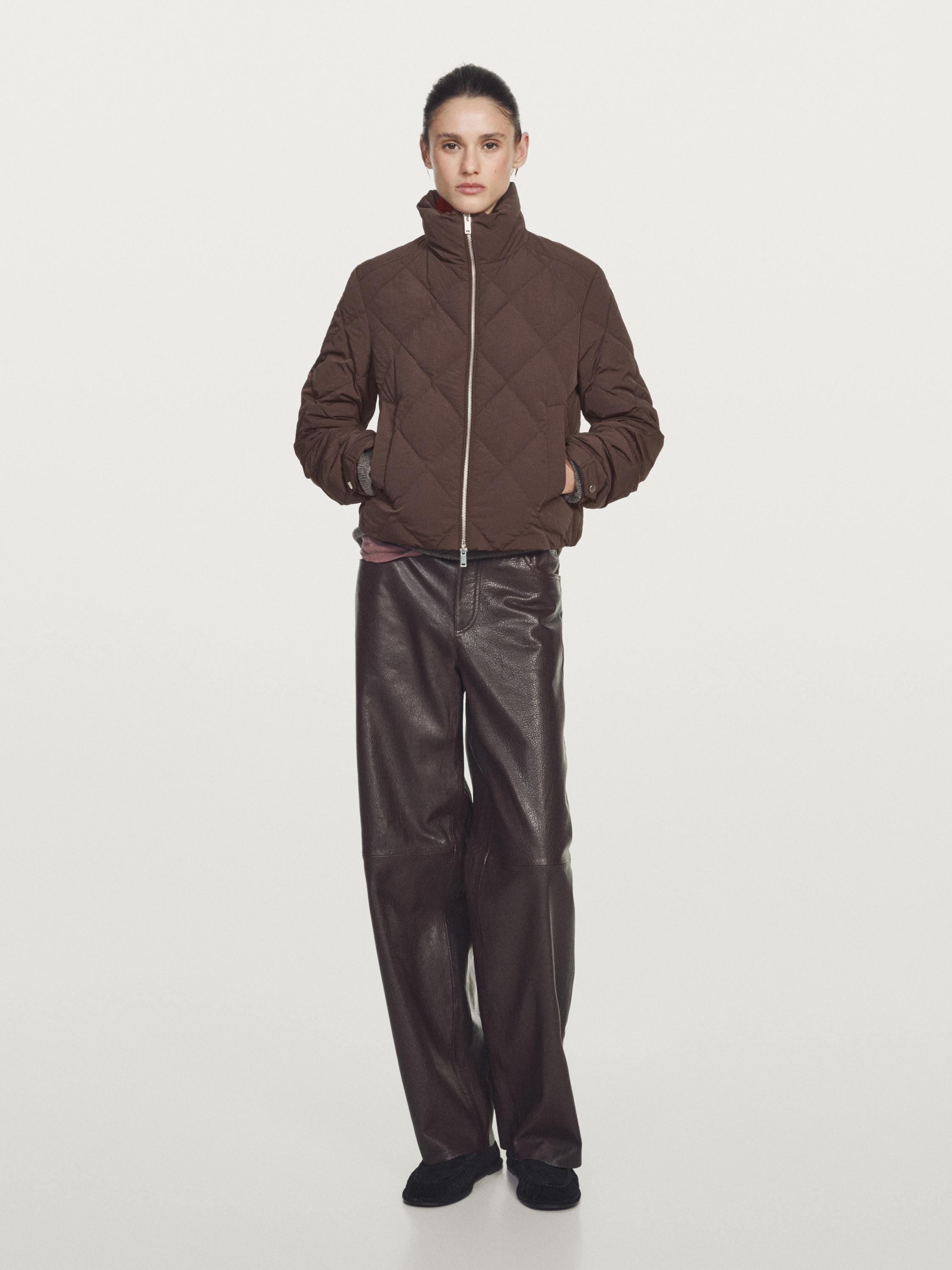 Short water-repellent down jacket