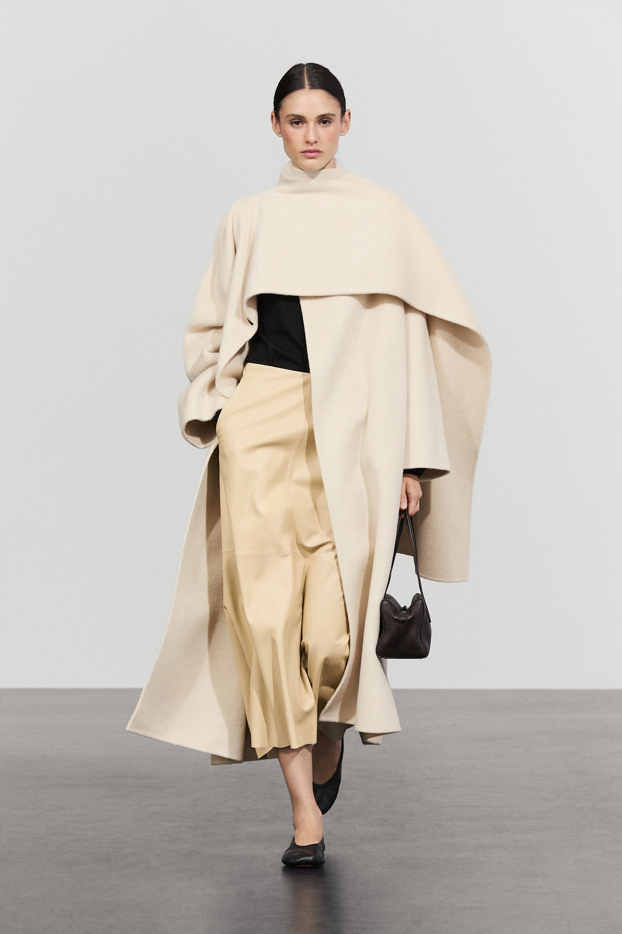 100% wool long coat with scarf