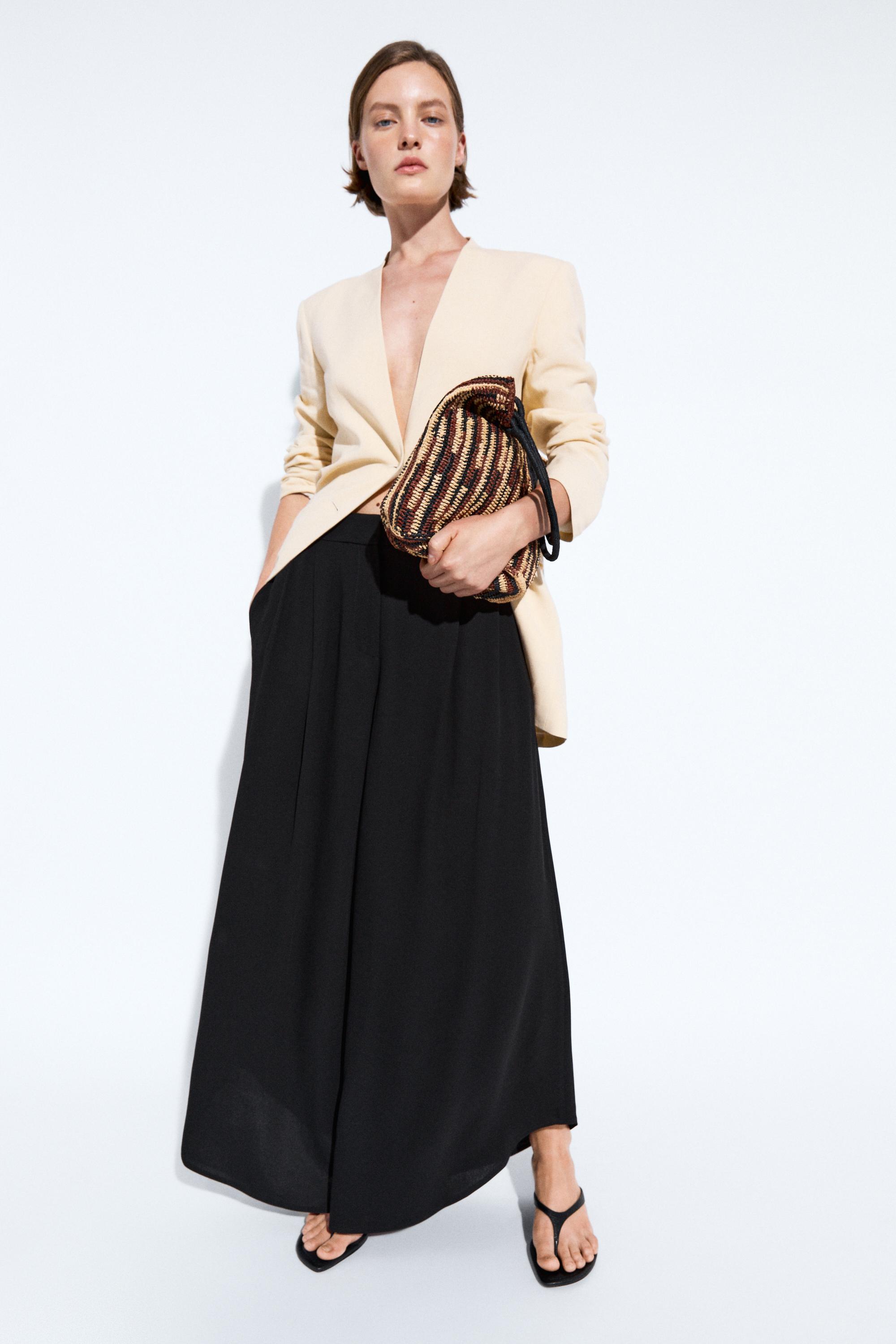Voluminous wide-leg pleated pants