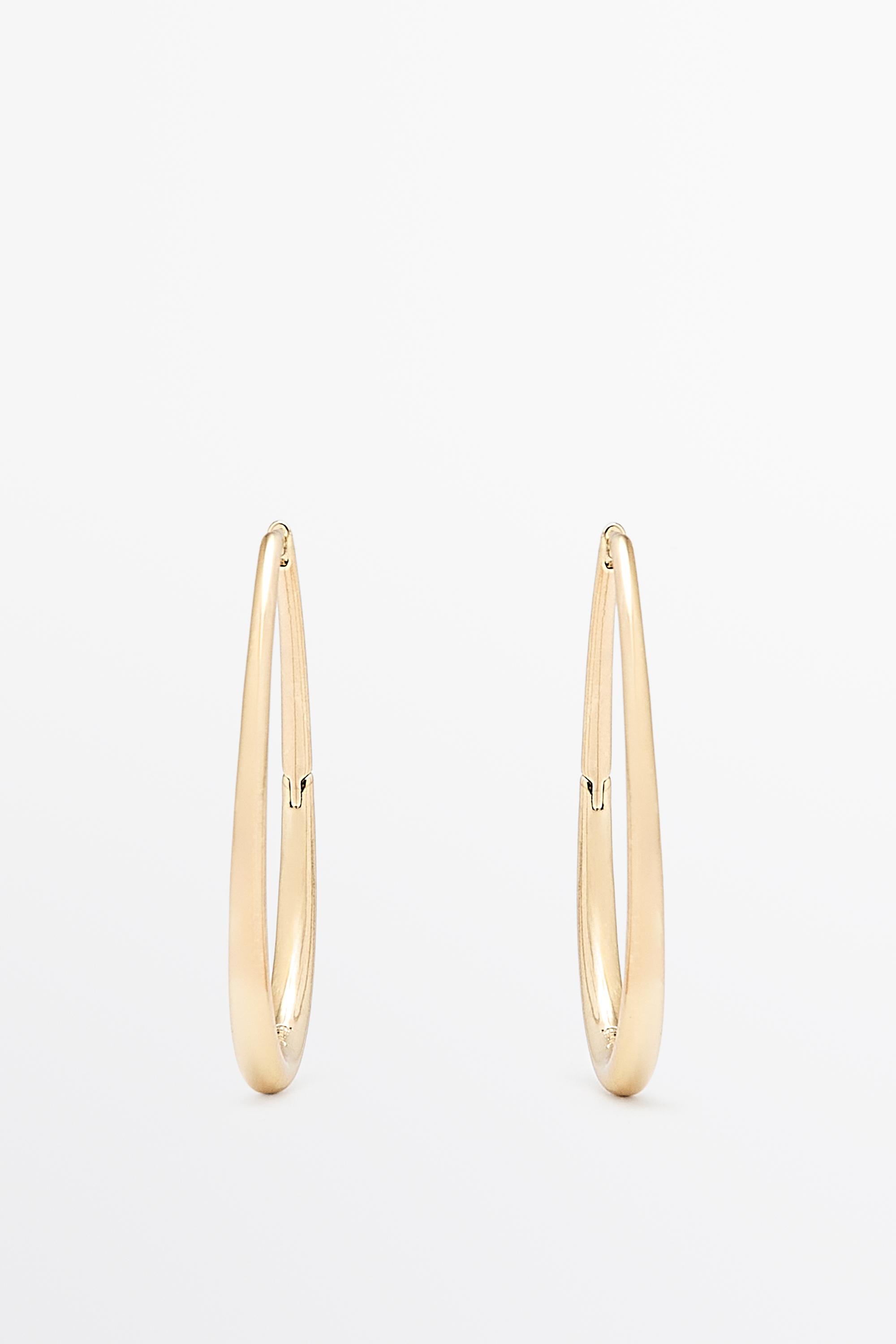 Oval hoop earrings