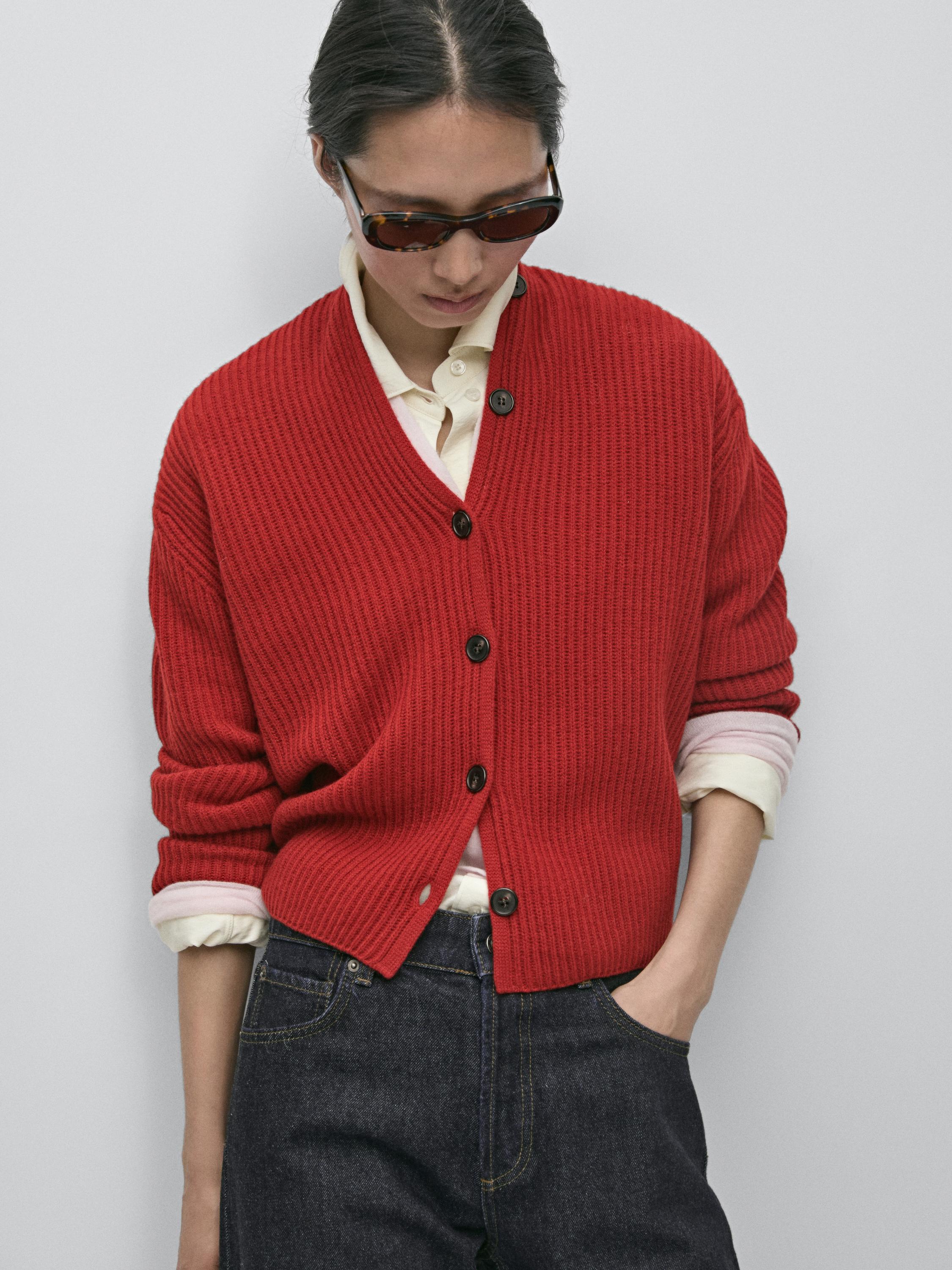 100% wool cardigan with button details