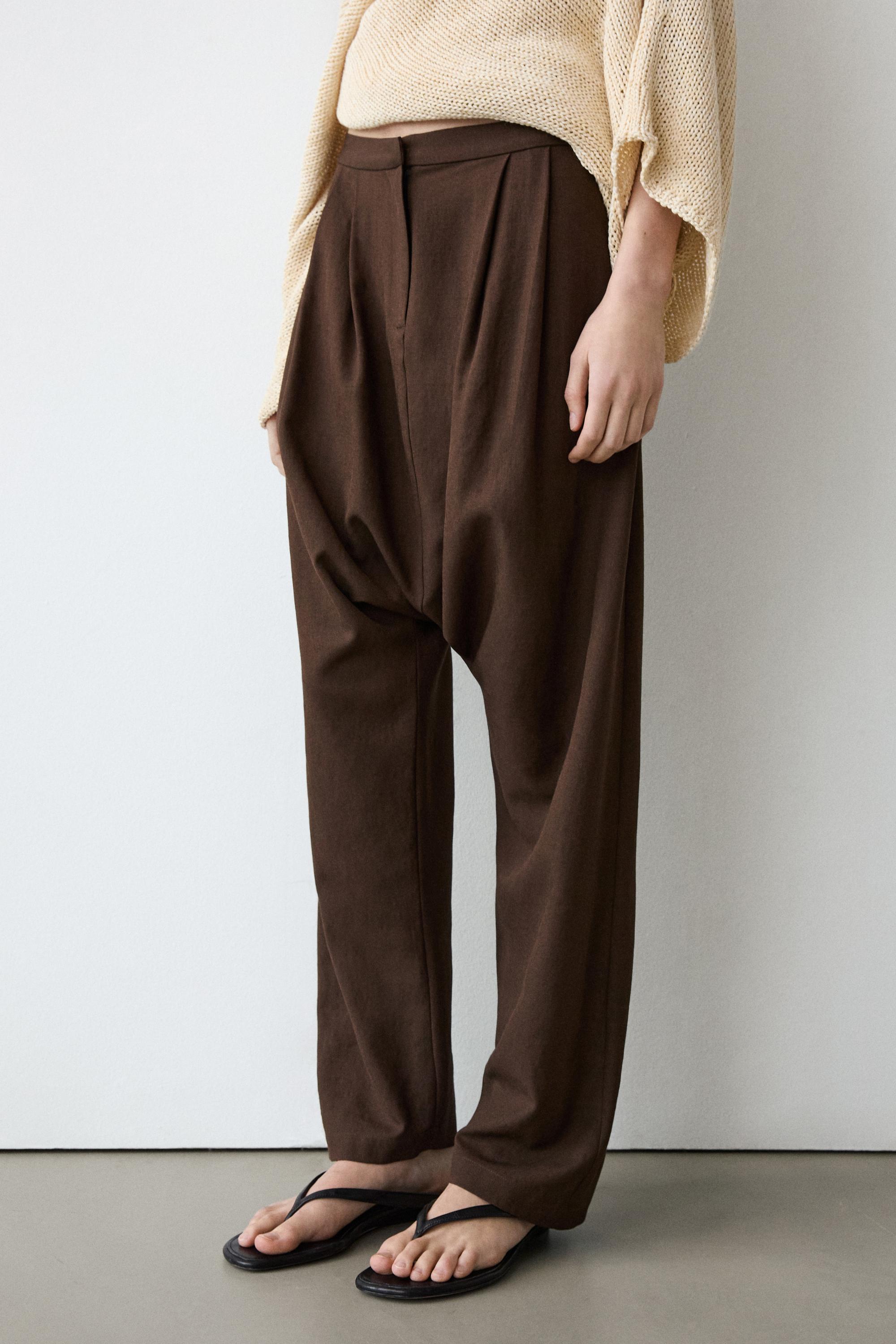 Baggy trousers with pleated details