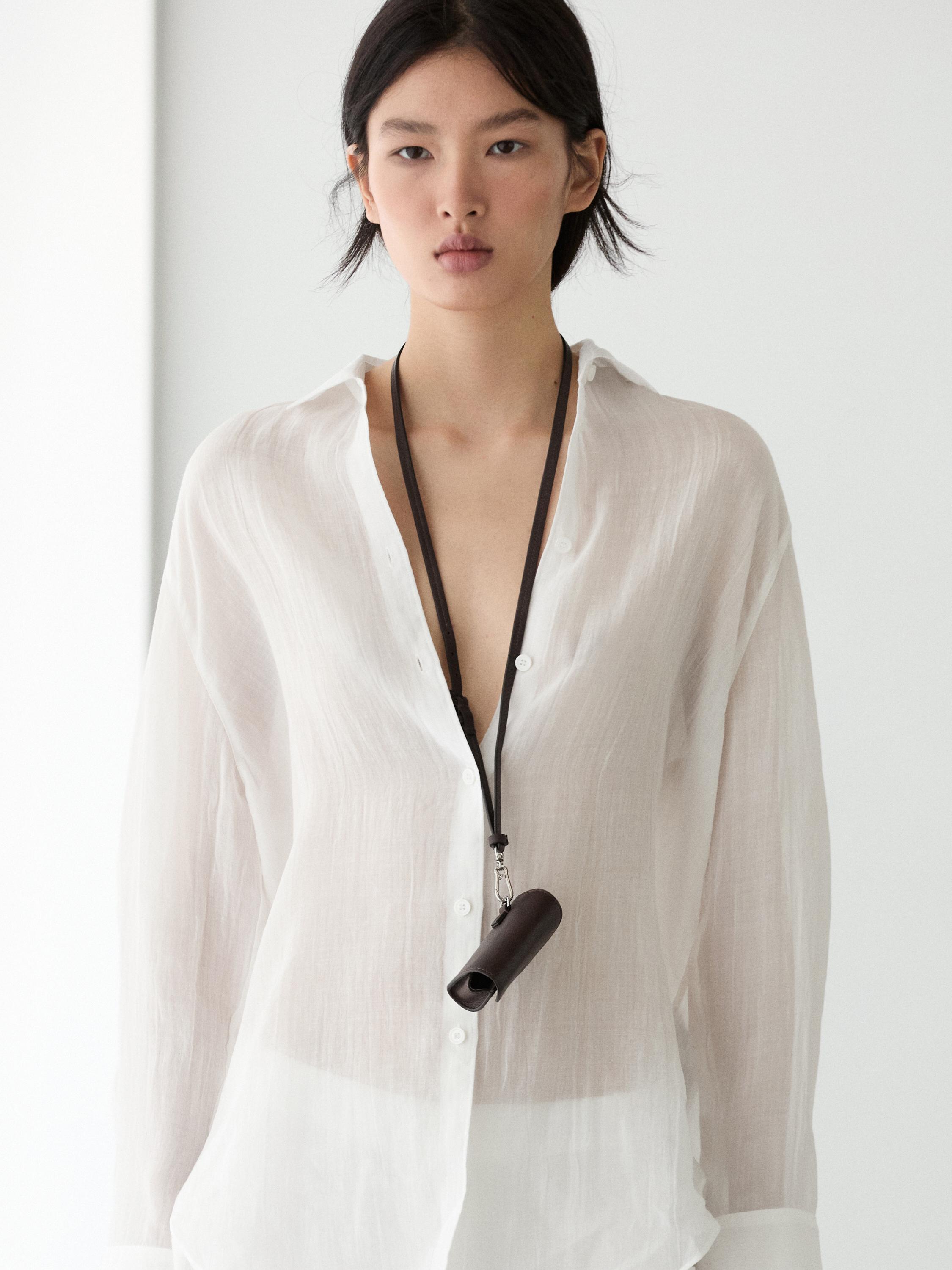 Flowing shirt with shirt collar