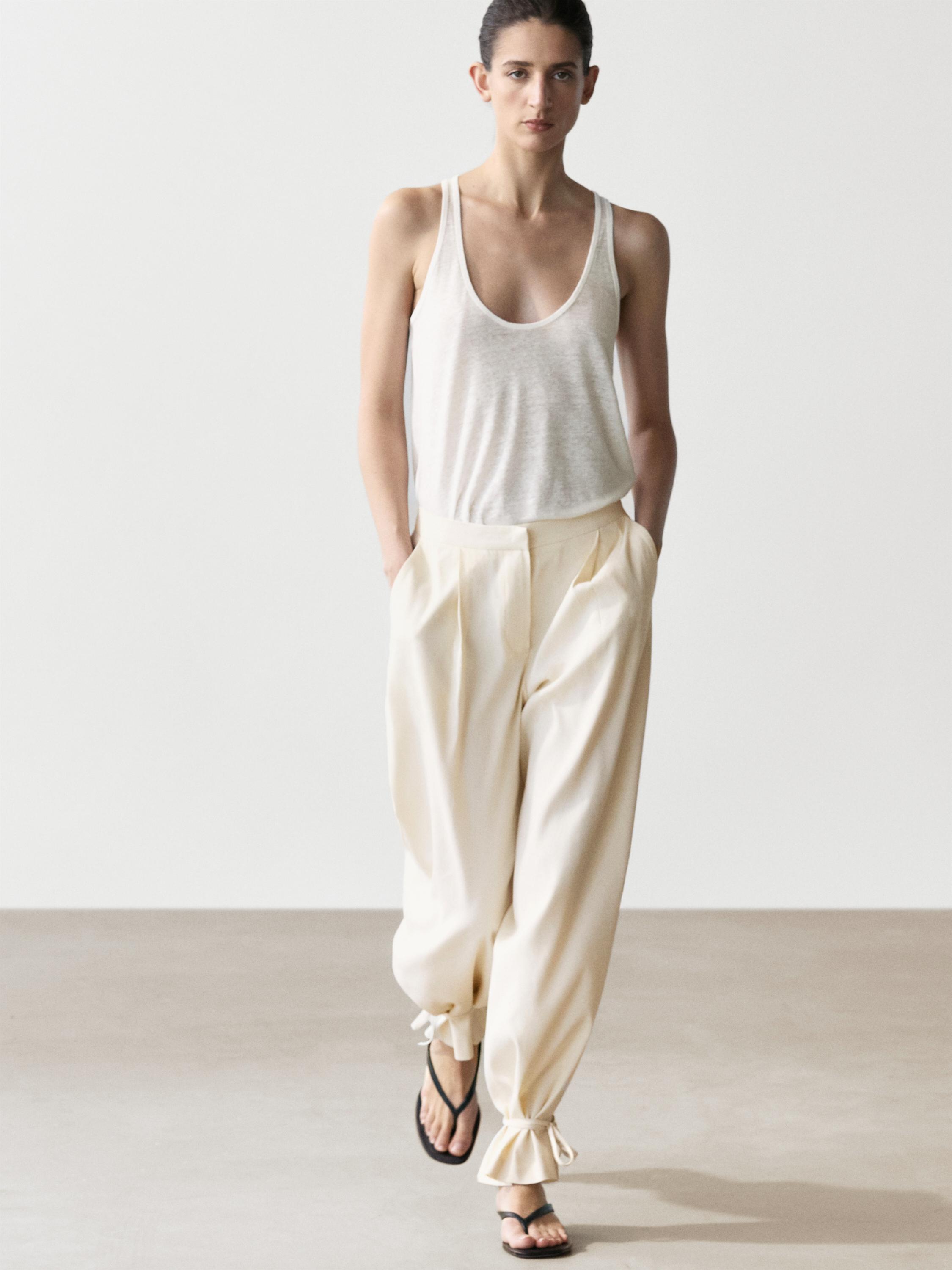 Flowing barrel fit trousers