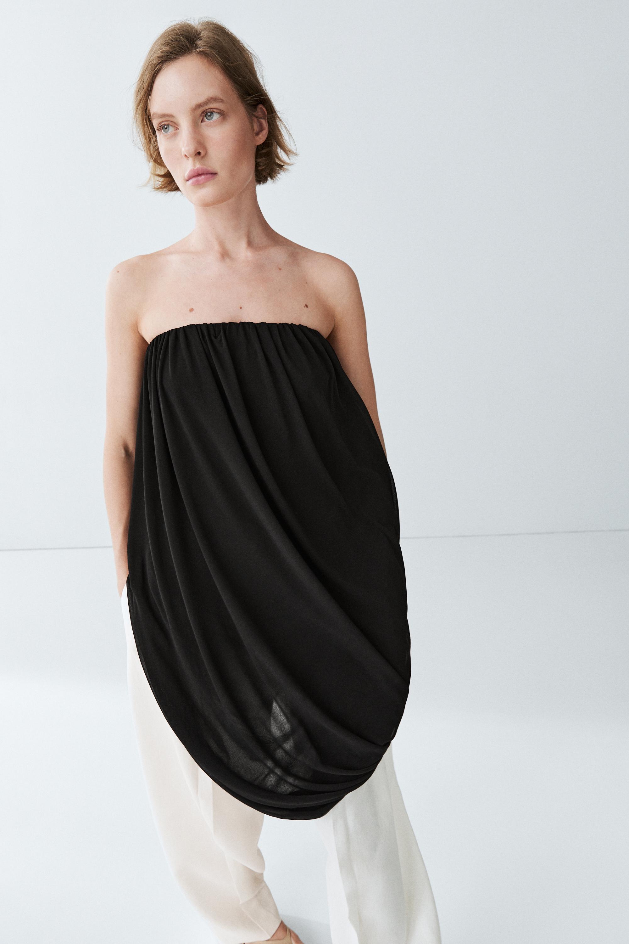 Strapless flowing top