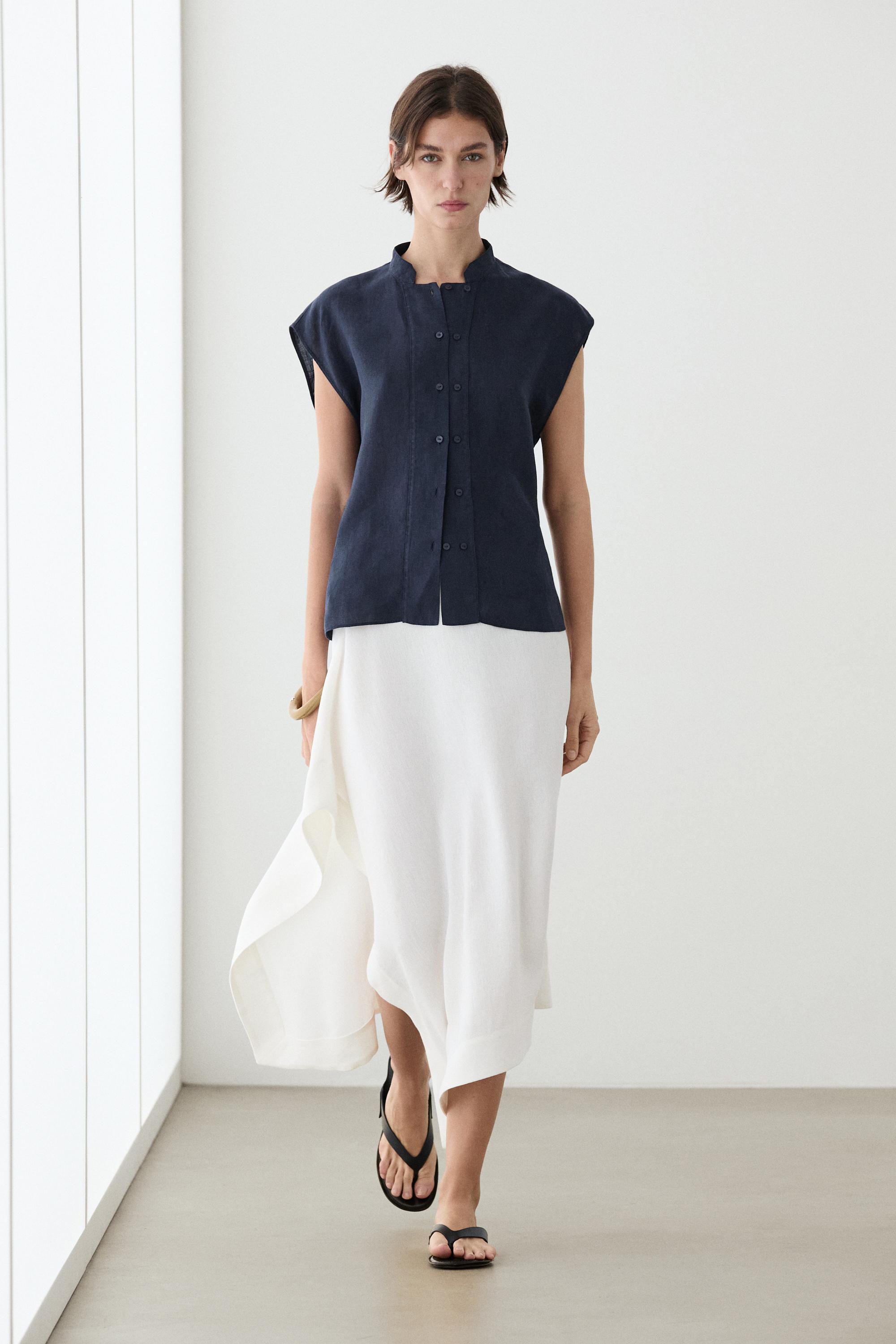 Flowing 100% linen shirt with button detail