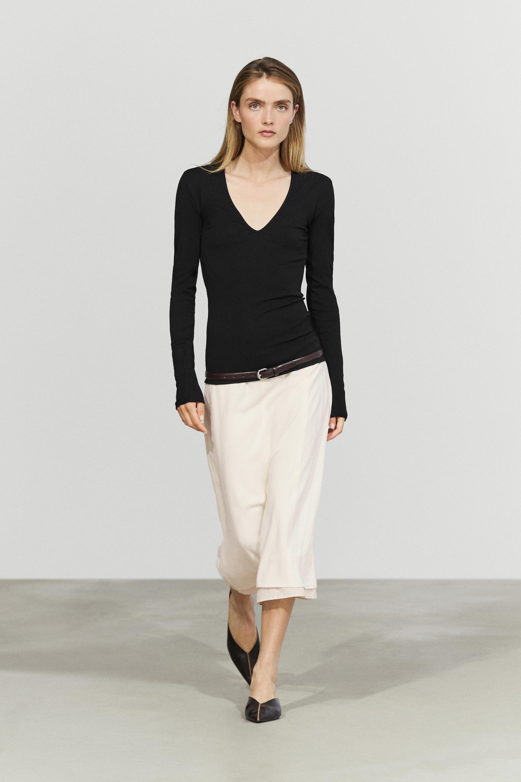 Long sleeve V-neck T-shirt