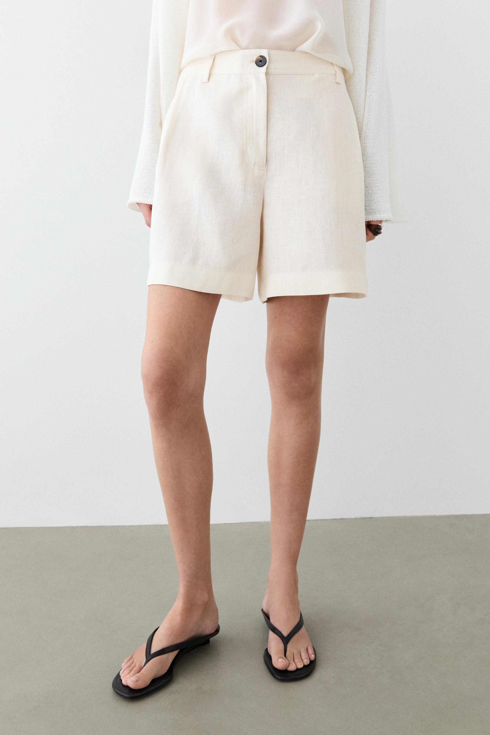 Pleated 100% linen shorts