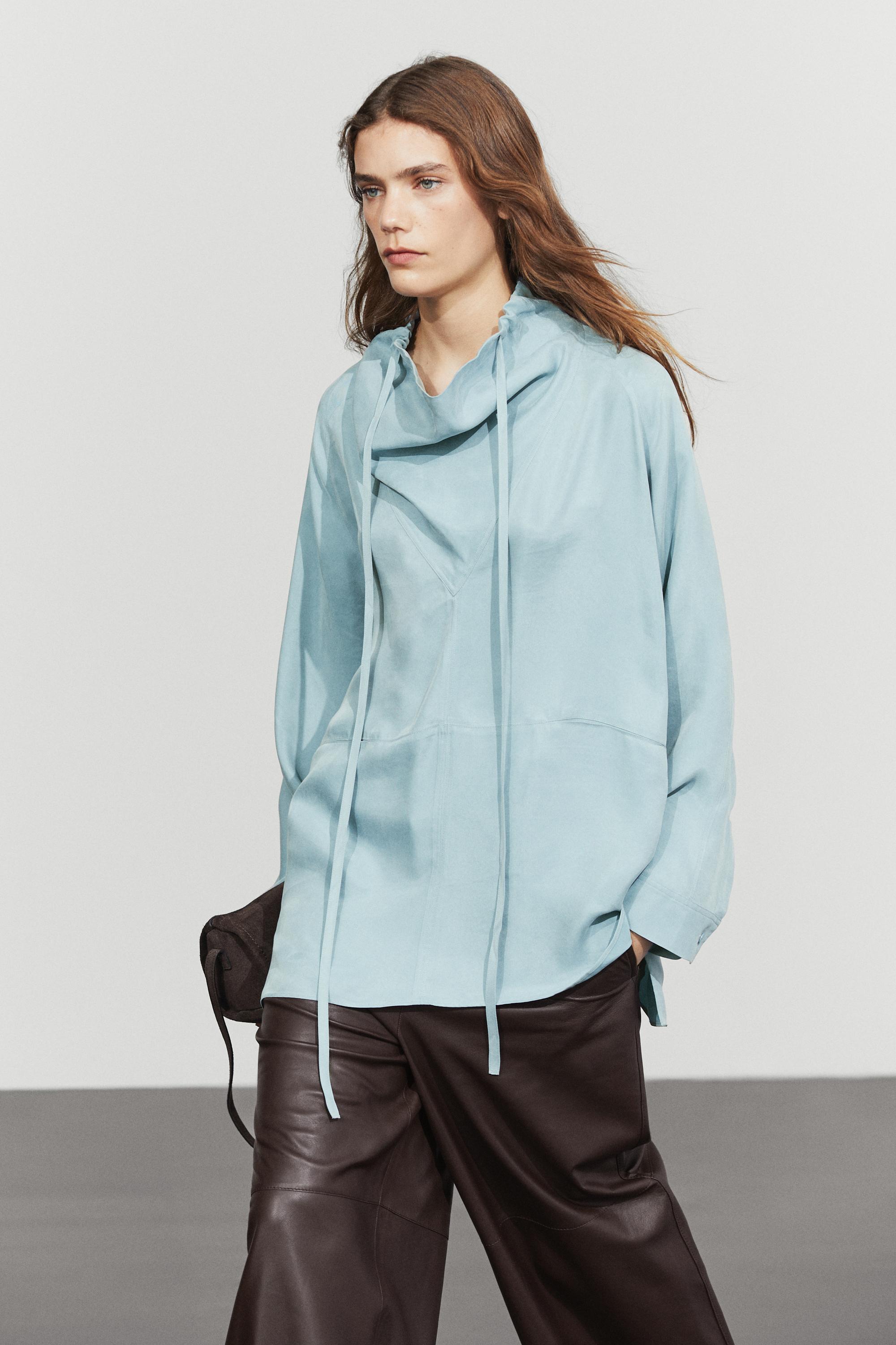 Flowing shirt with high collar and drawstring detail
