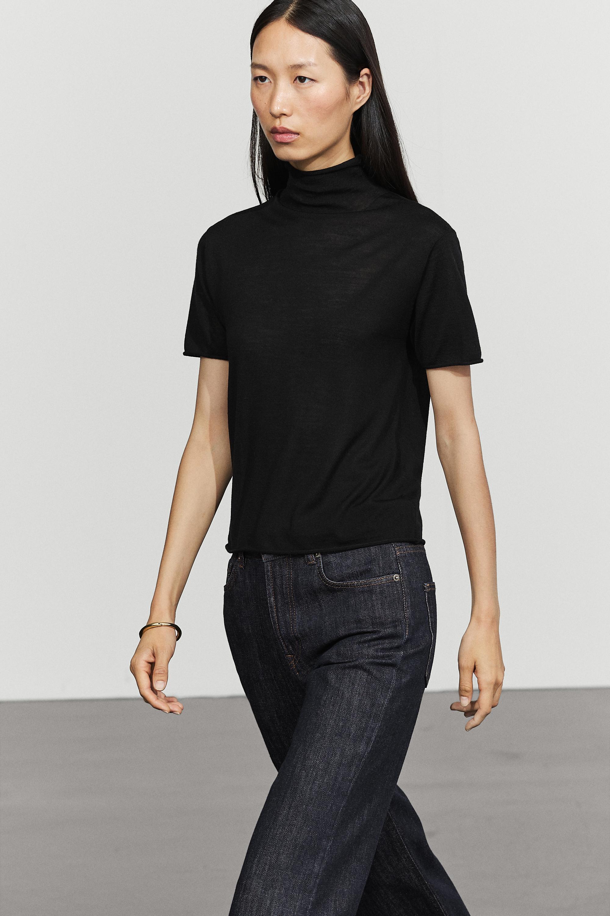 Short sleeve turtleneck knit sweater