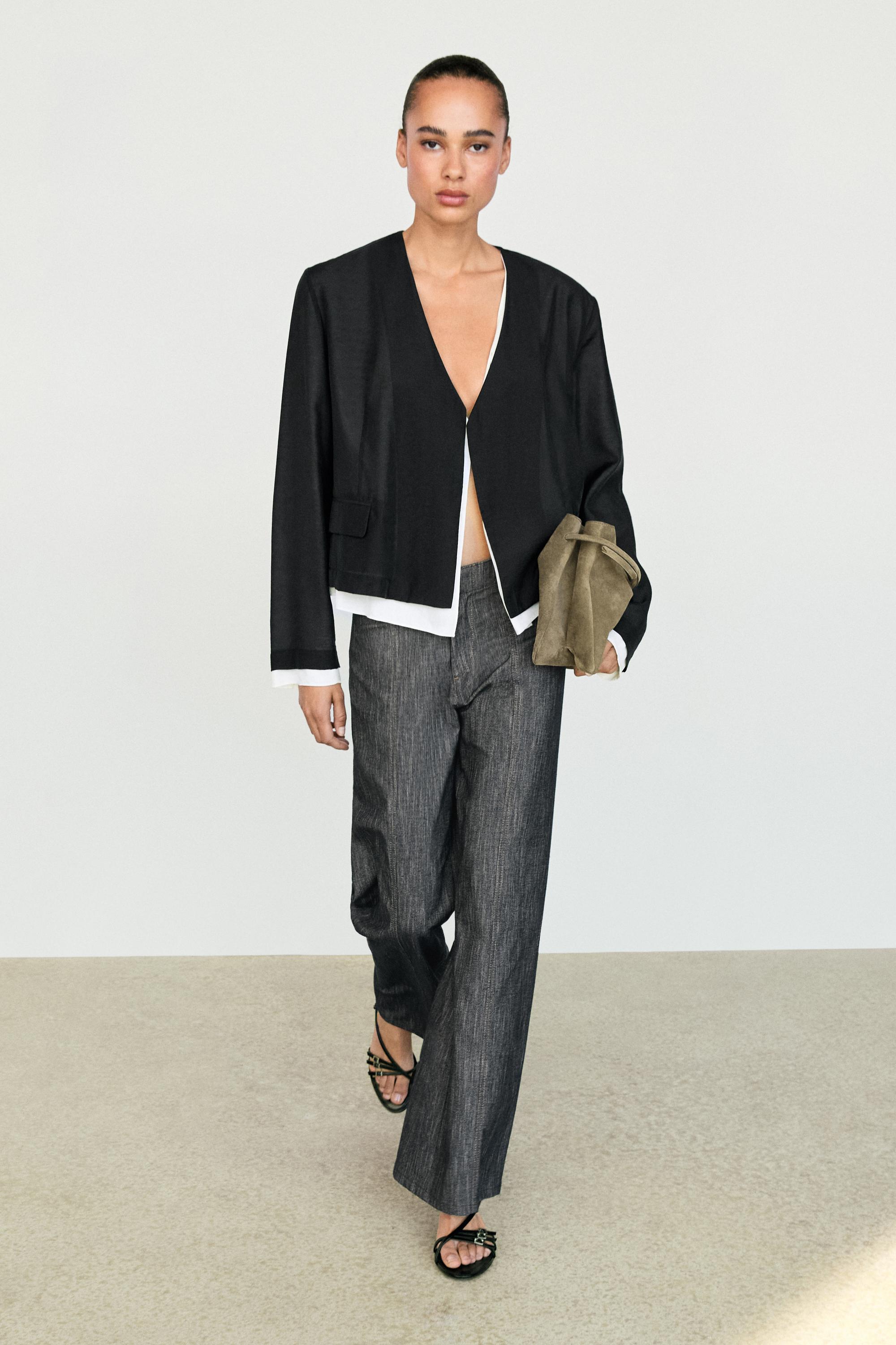 Contrast double jacket for a complete look