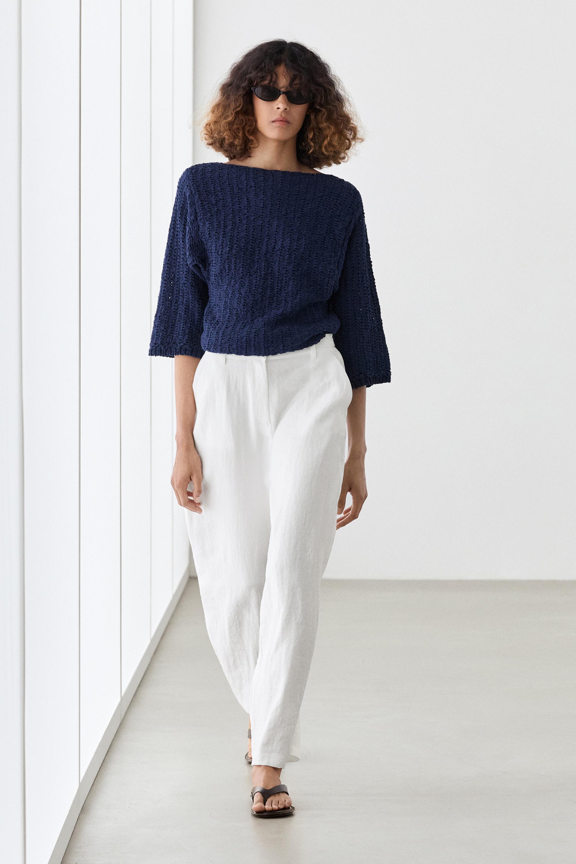 Flowing trousers with buckles