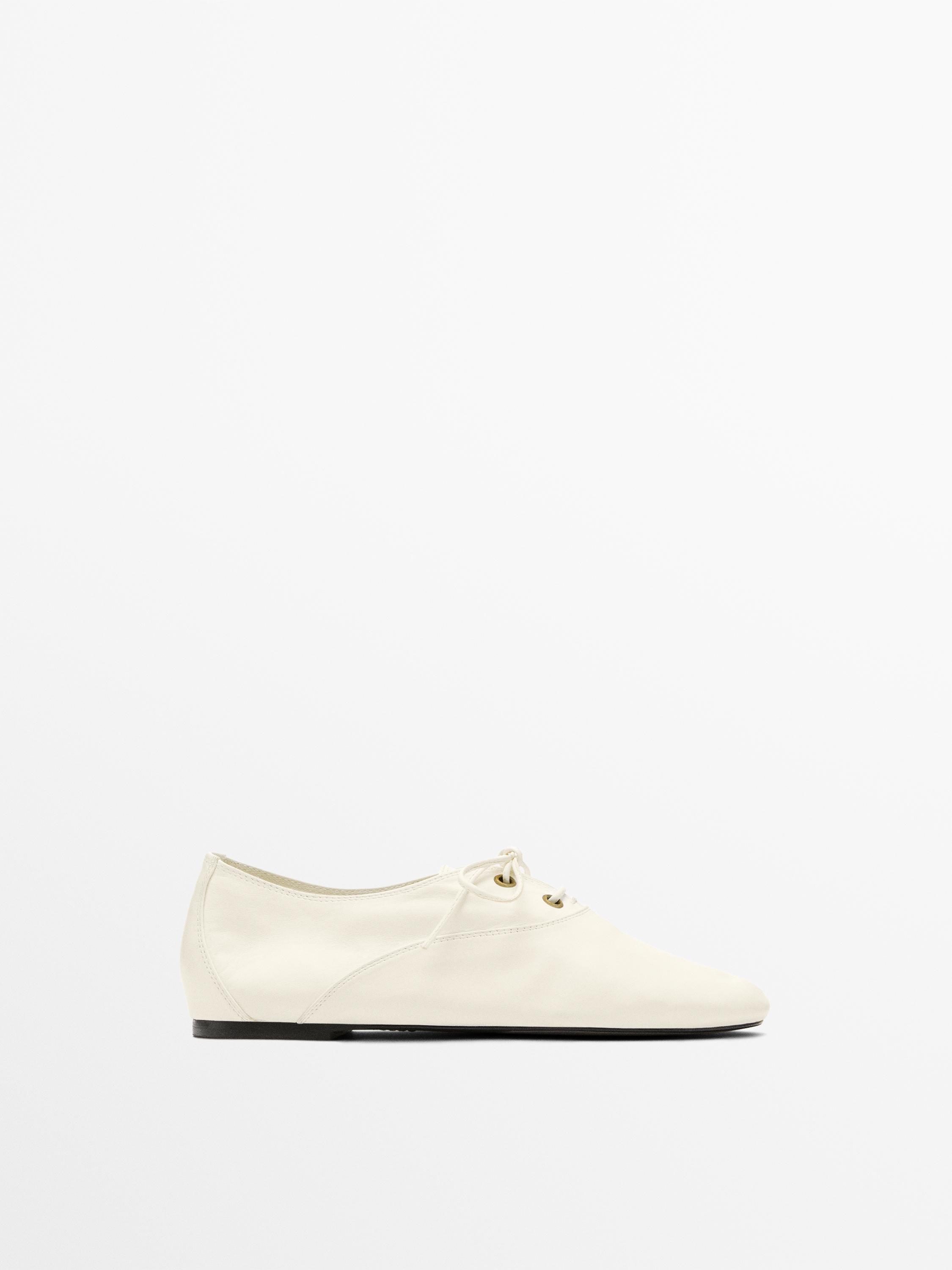 Soft leather lace-up shoes