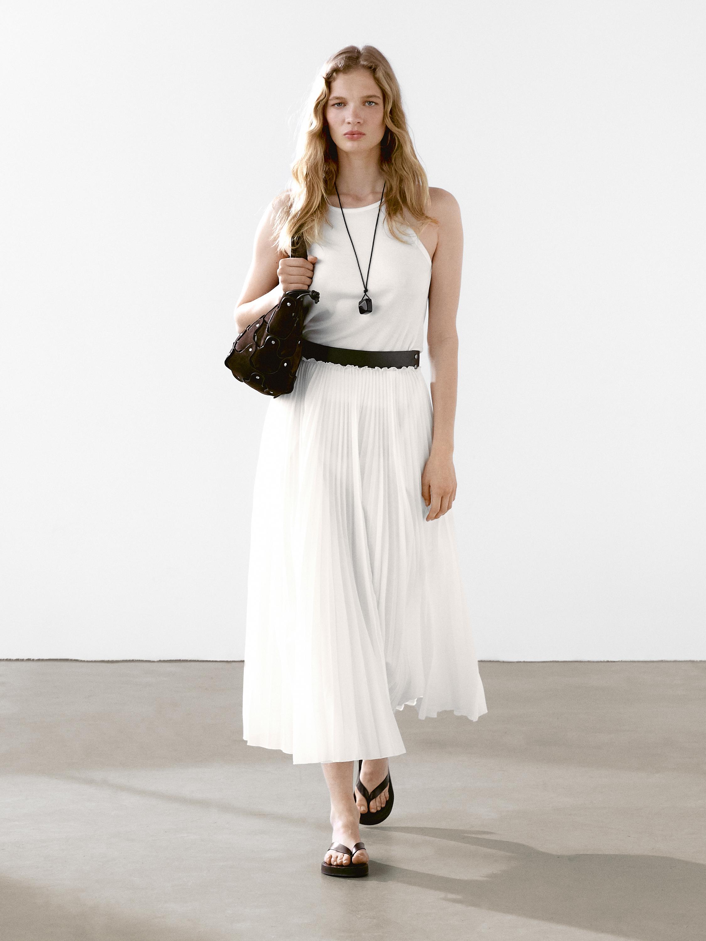 Pleated skirt with leather detail