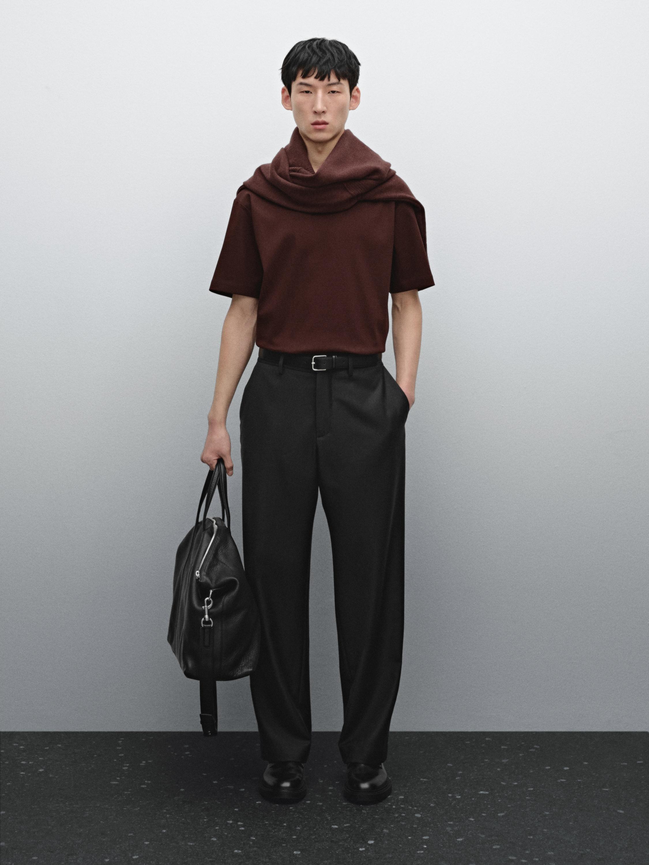 100% cotton T-shirt with ribbed detail