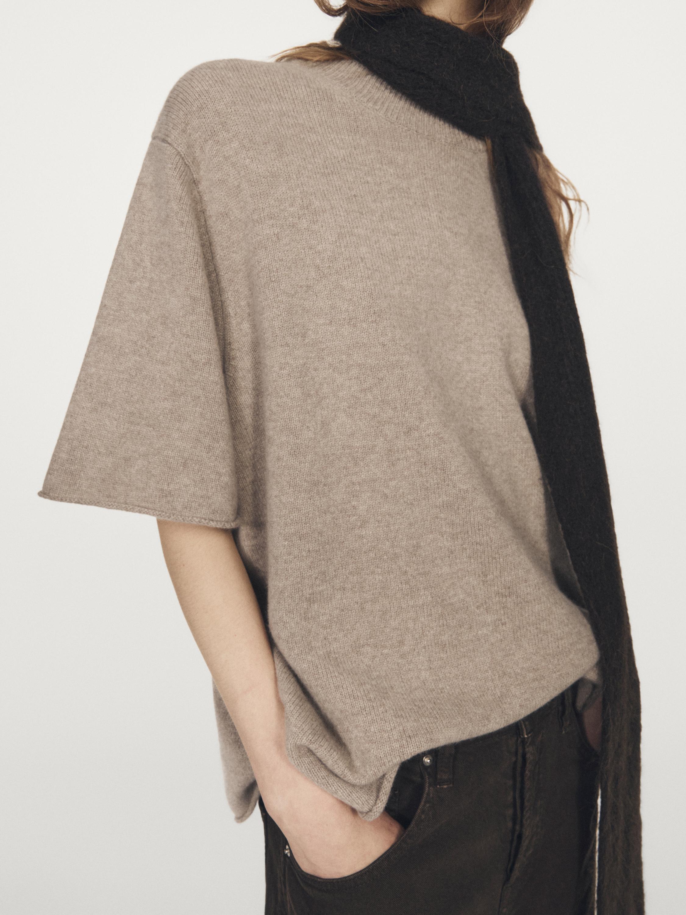 Oversize wool sweater with short sleeves