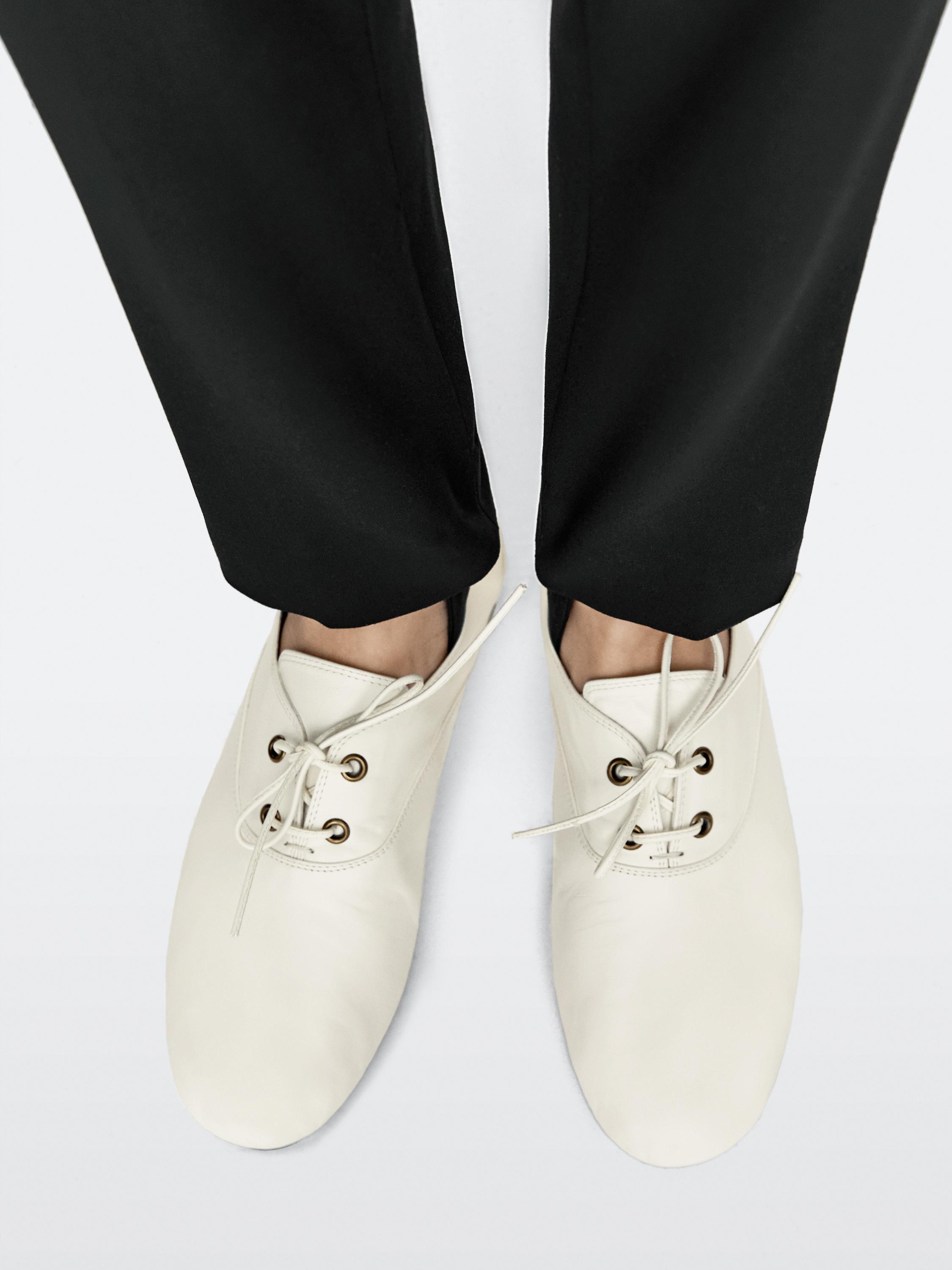 Soft leather lace-up shoes