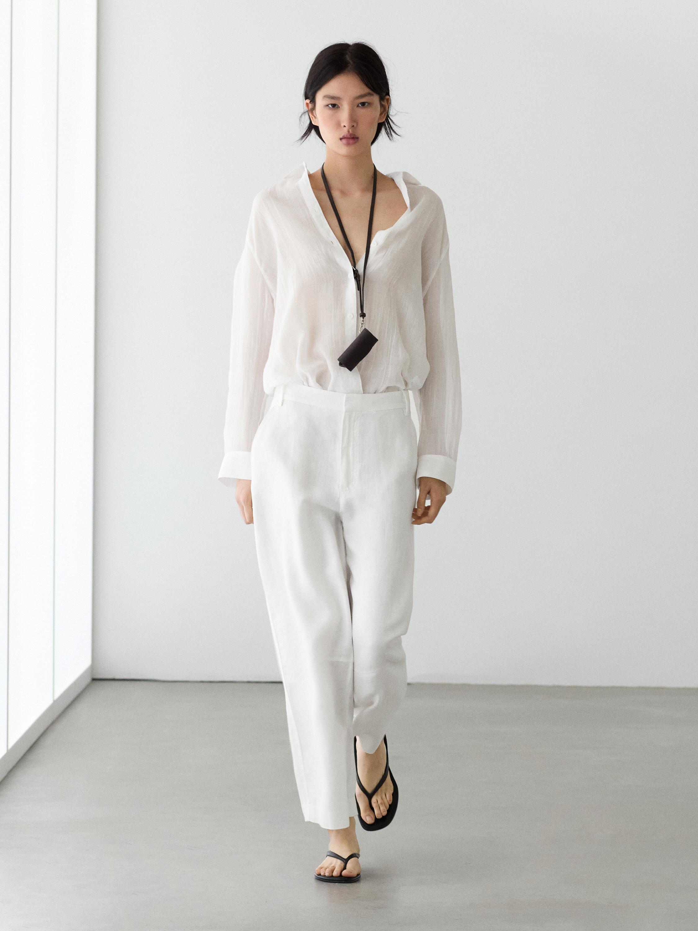 Flowing shirt with shirt collar