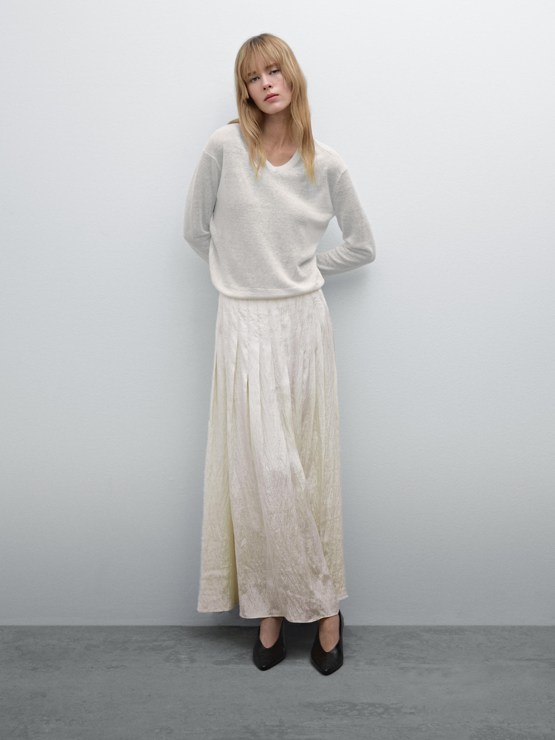 Linen V-neck knit sweater
