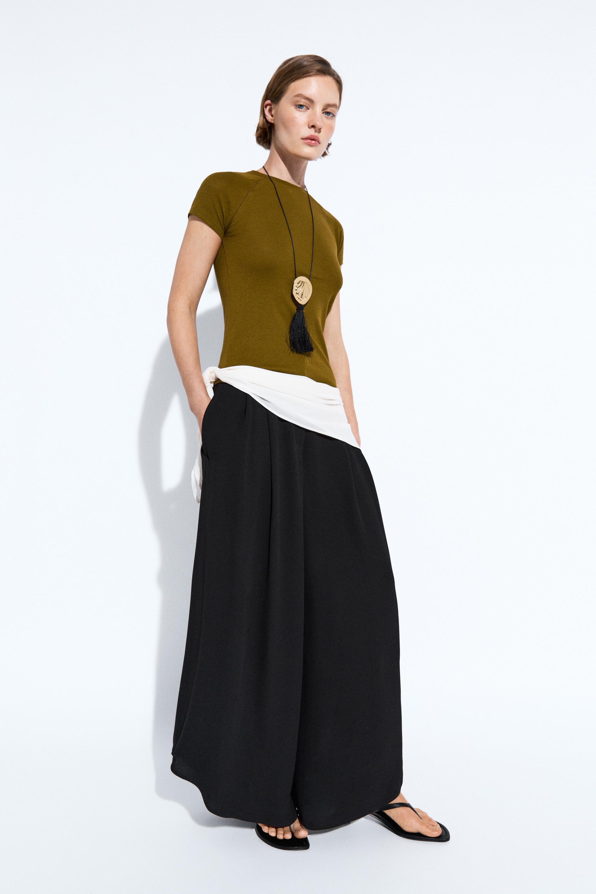 Voluminous wide-leg pleated pants