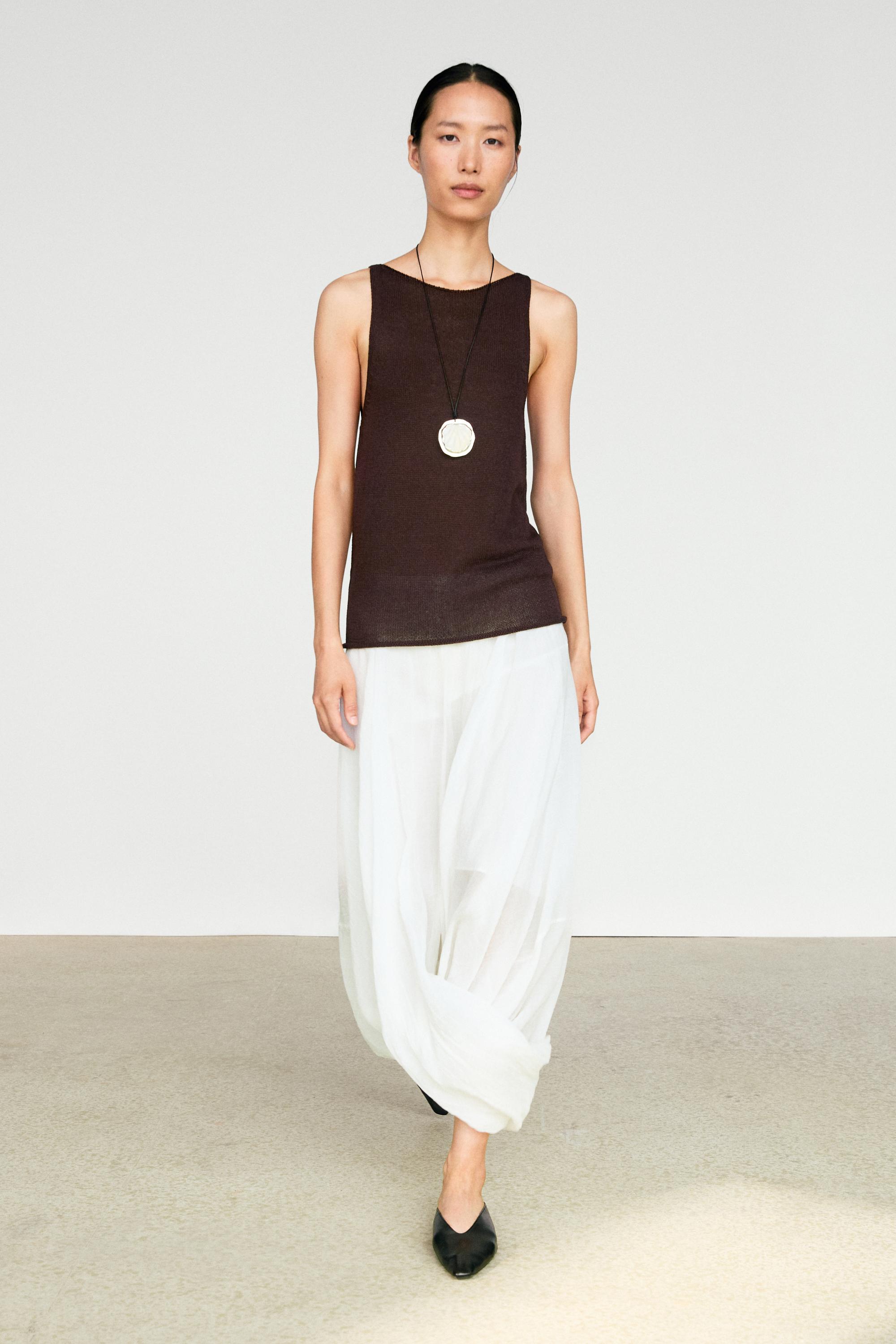 Fine-knit halter top