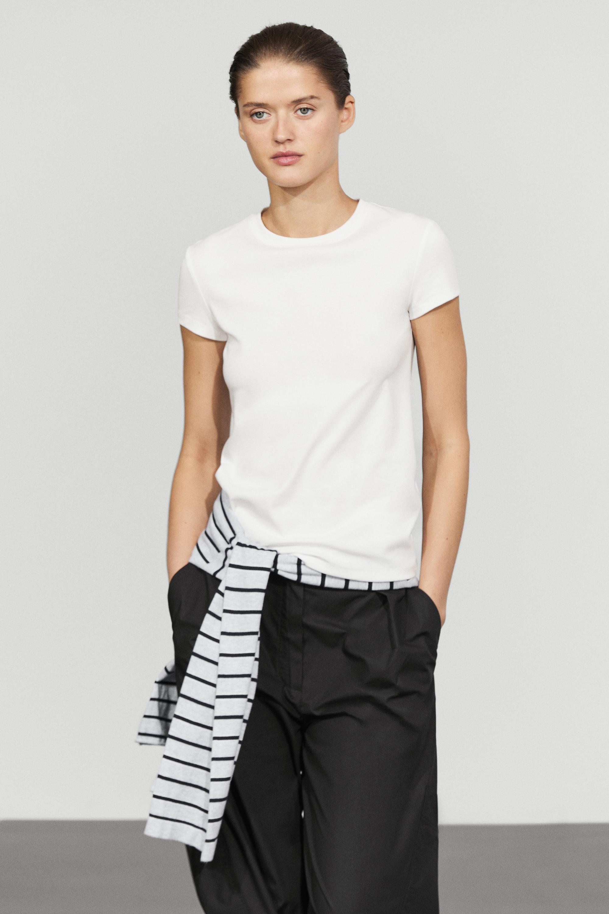 Short sleeve slim fit T-shirt