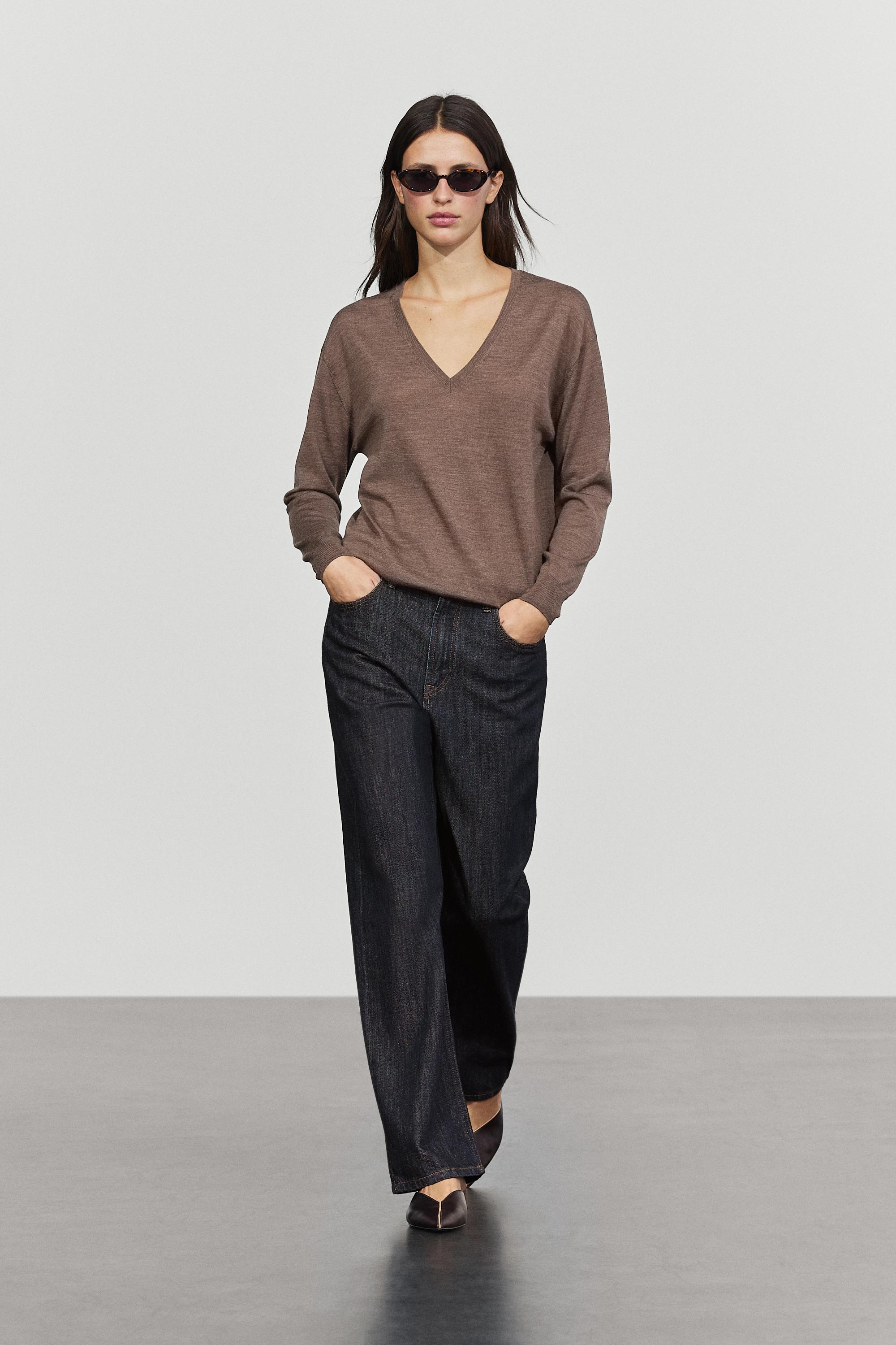 100% wool V-neck knit sweater