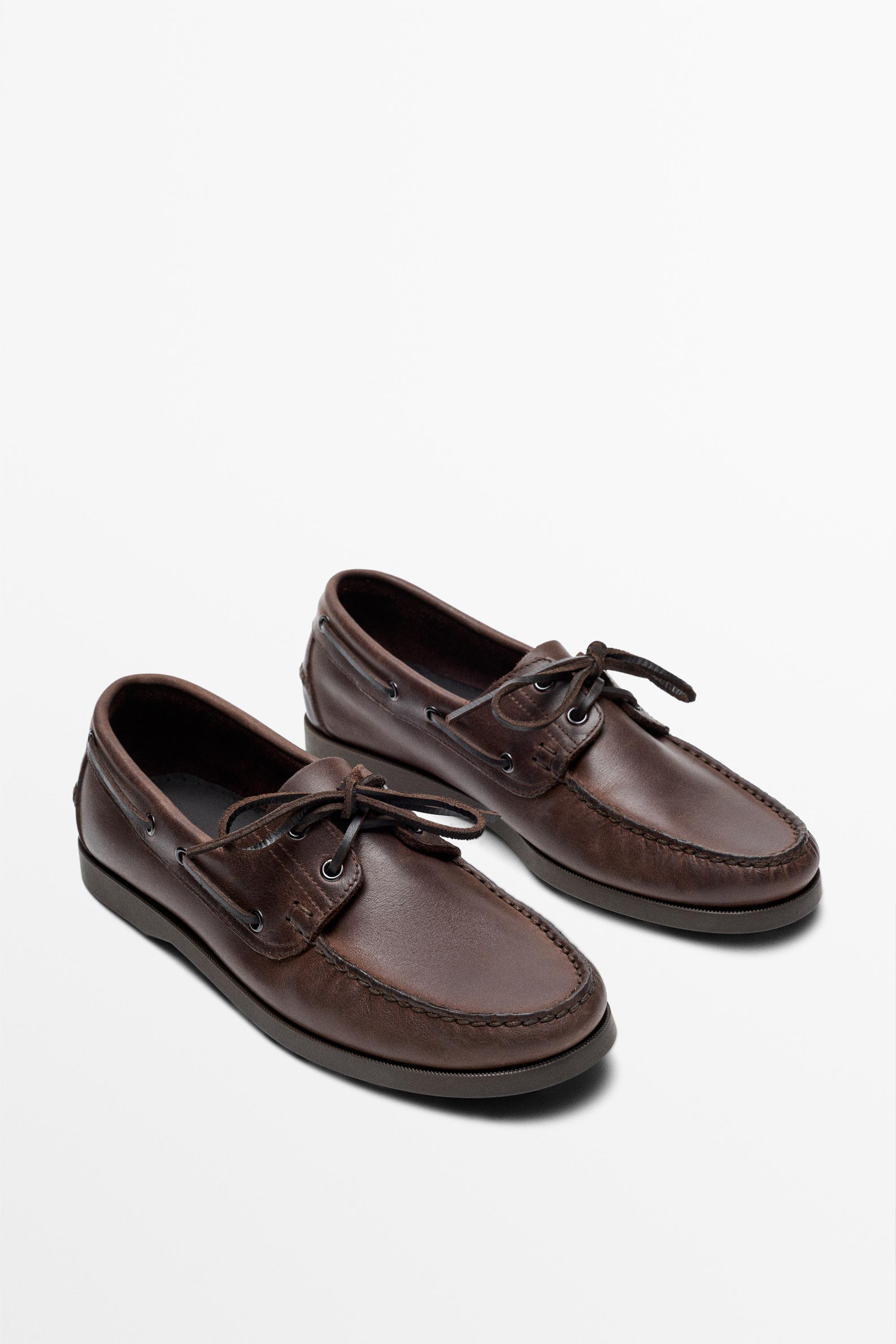 Oiled leather boat shoe