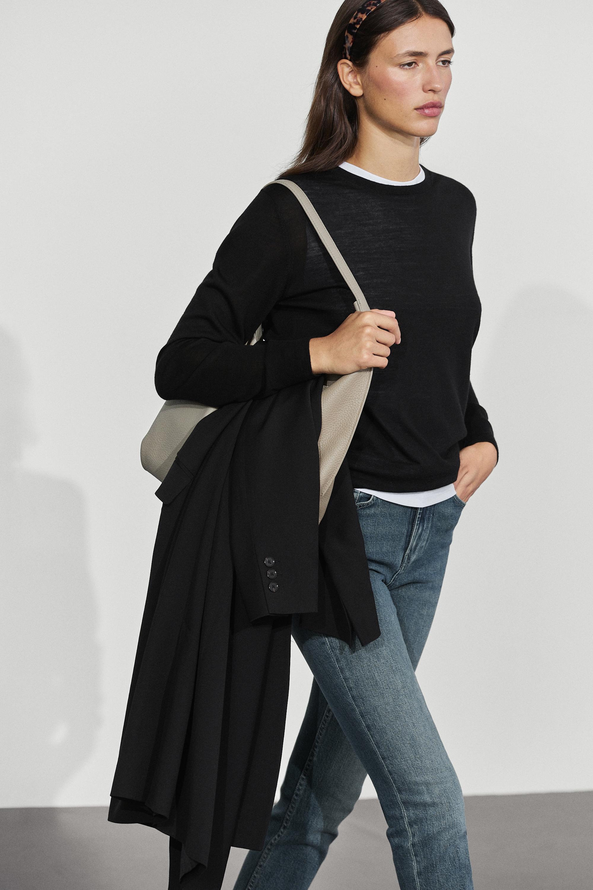 100% wool knit round neck sweater
