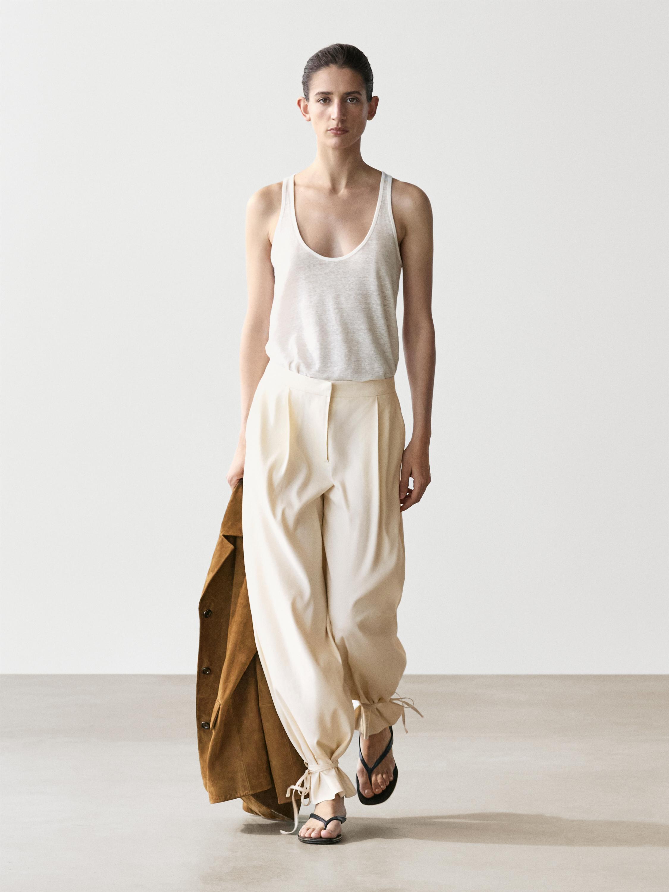 Flowing barrel fit trousers