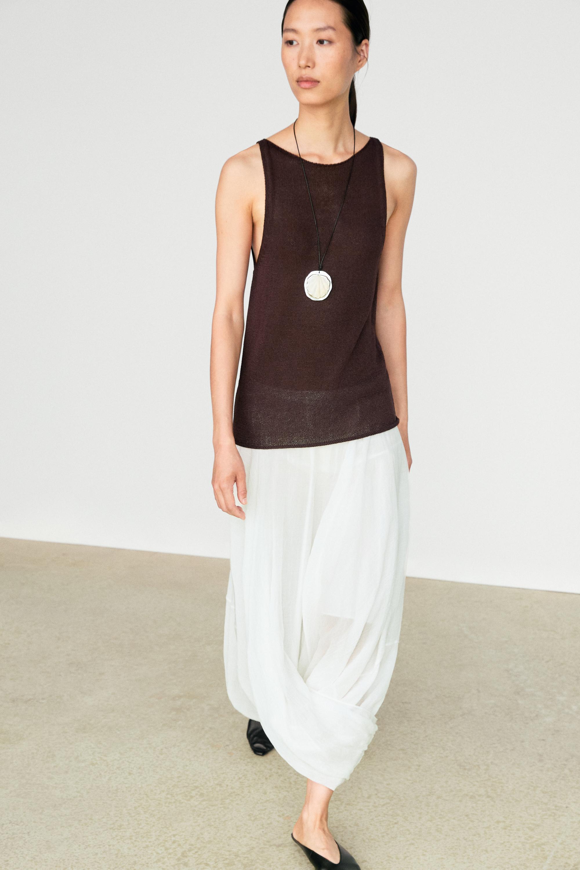Fine-knit halter top