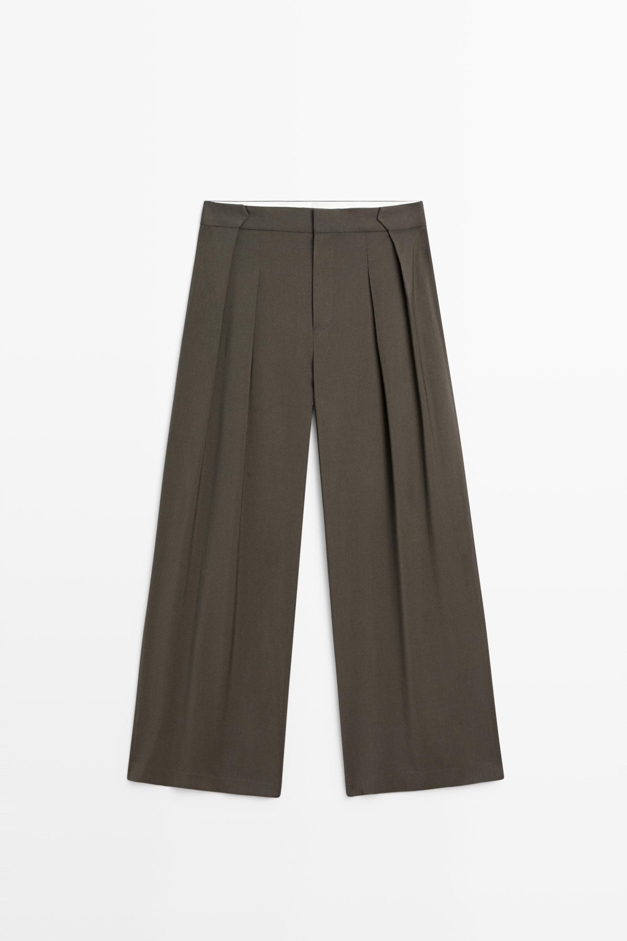 Flowing wide-leg pants with pleats