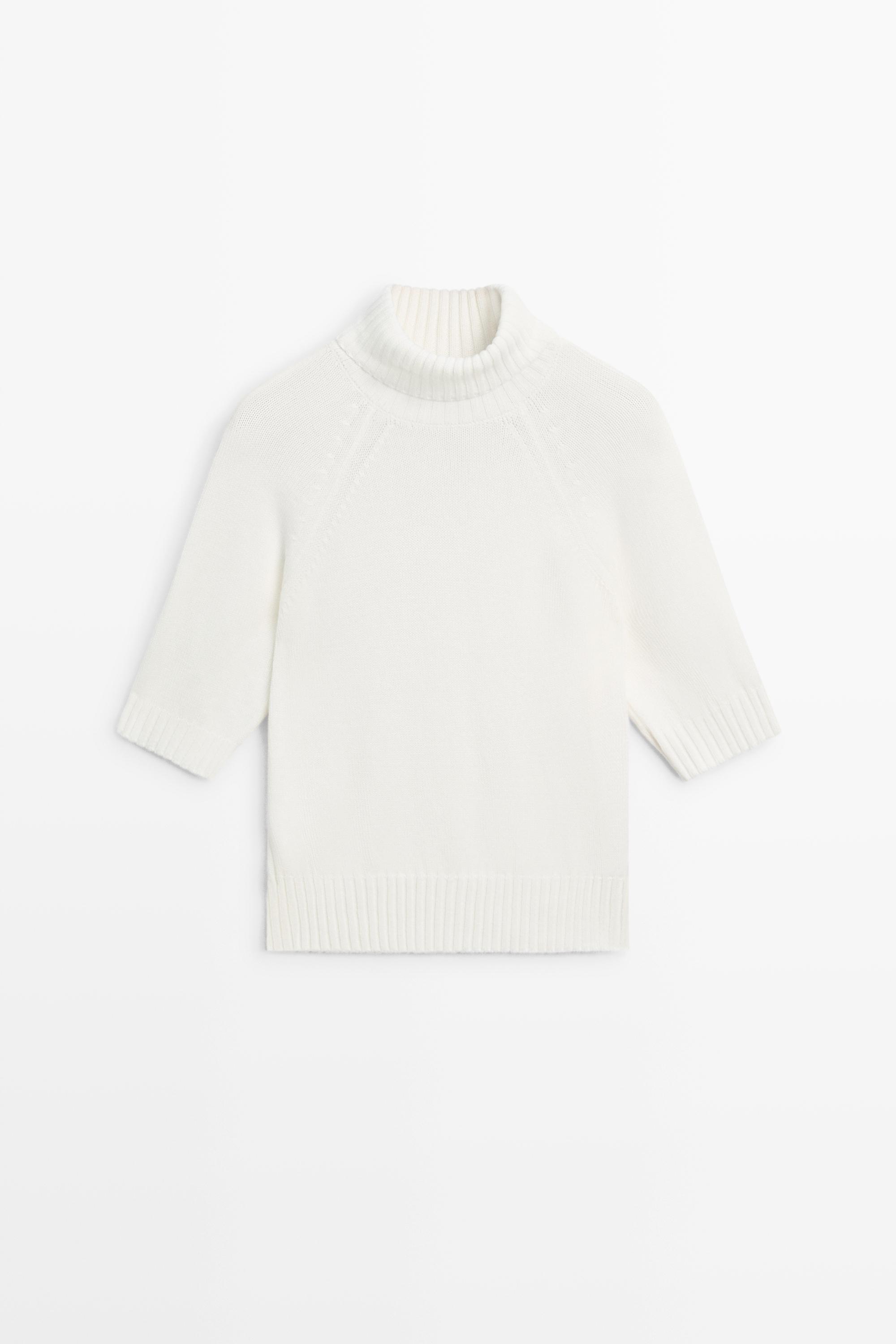 Turtleneck knit sweater