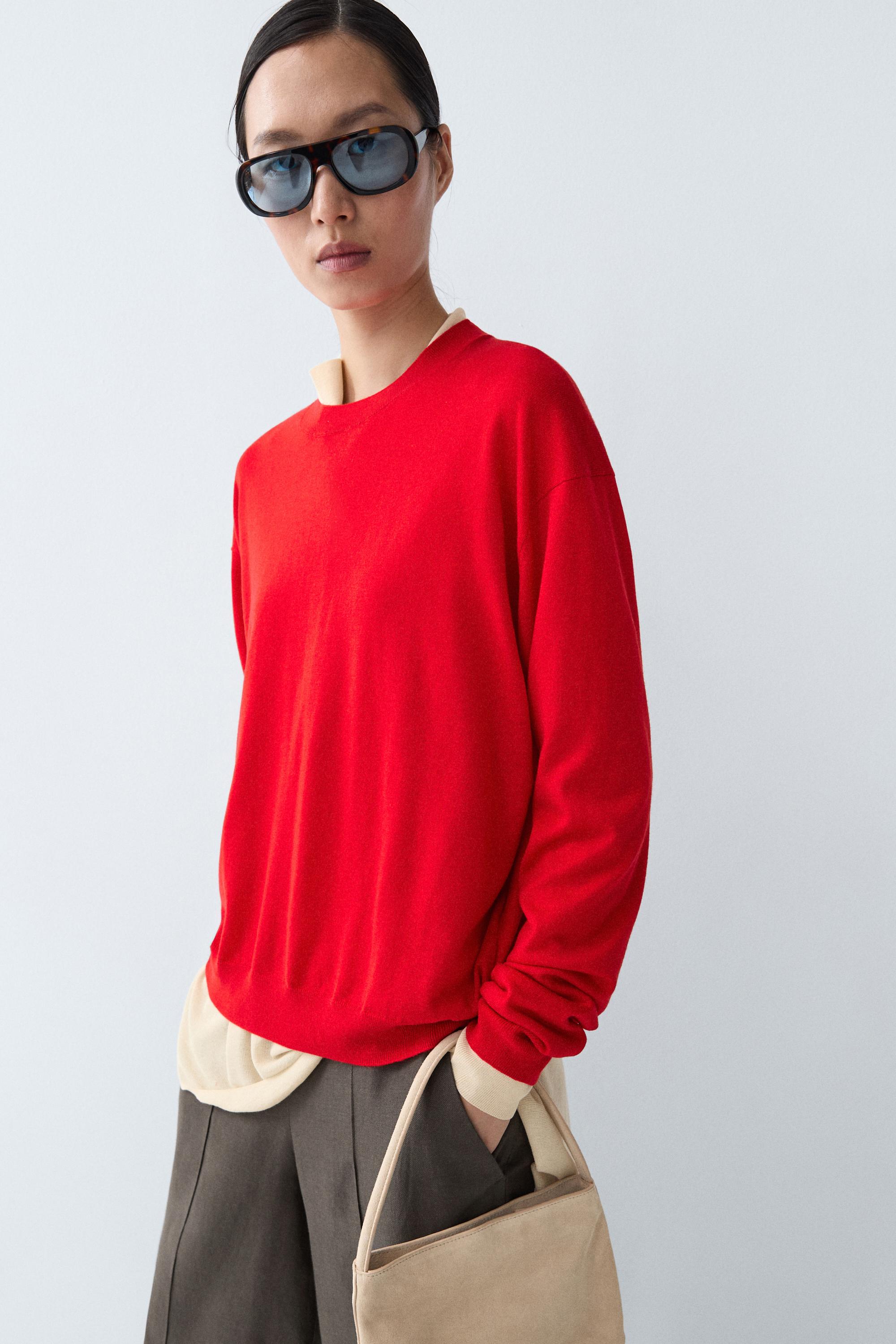 Fine knit round neck sweater