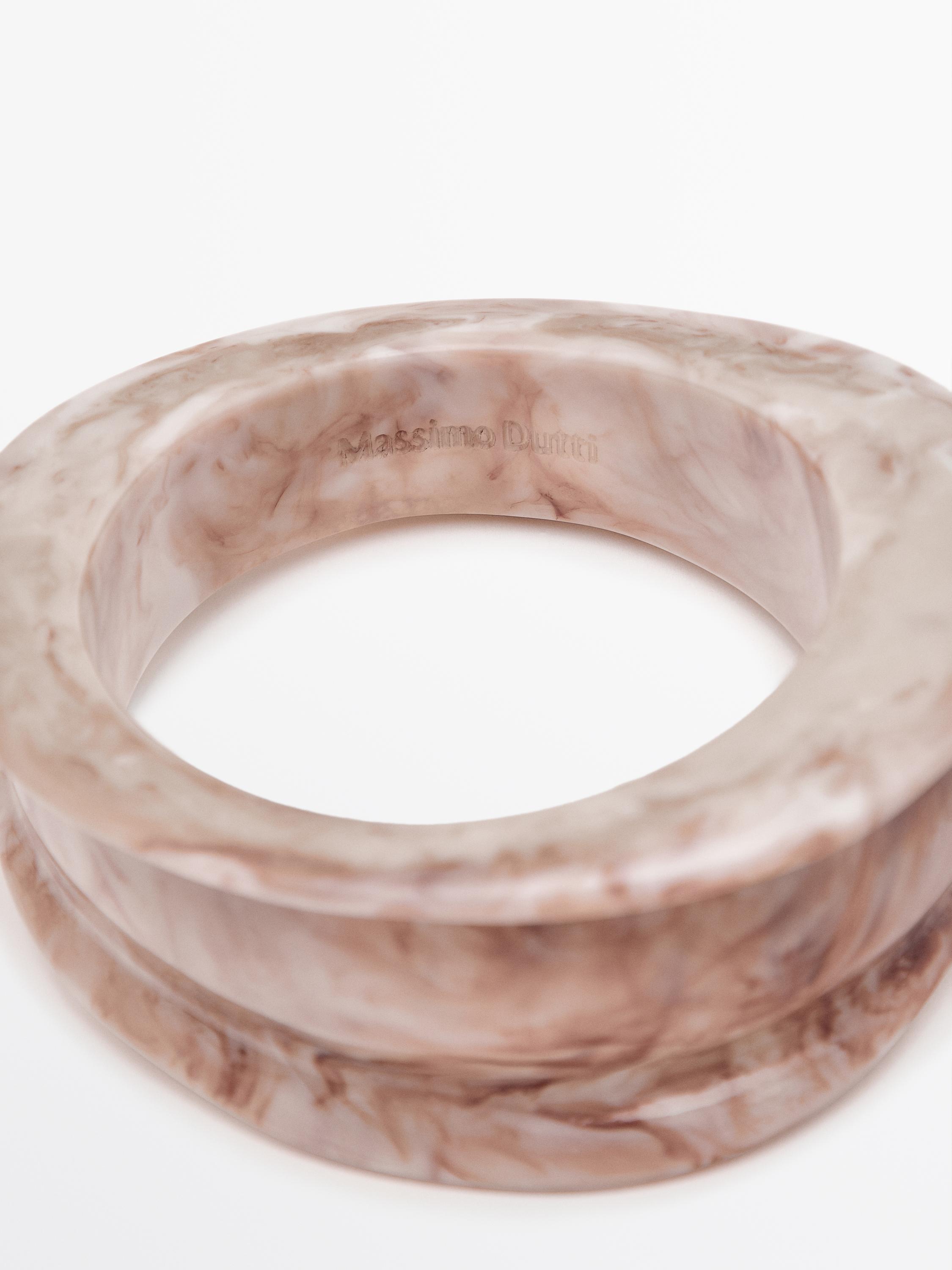 Marble-effect resin bracelet